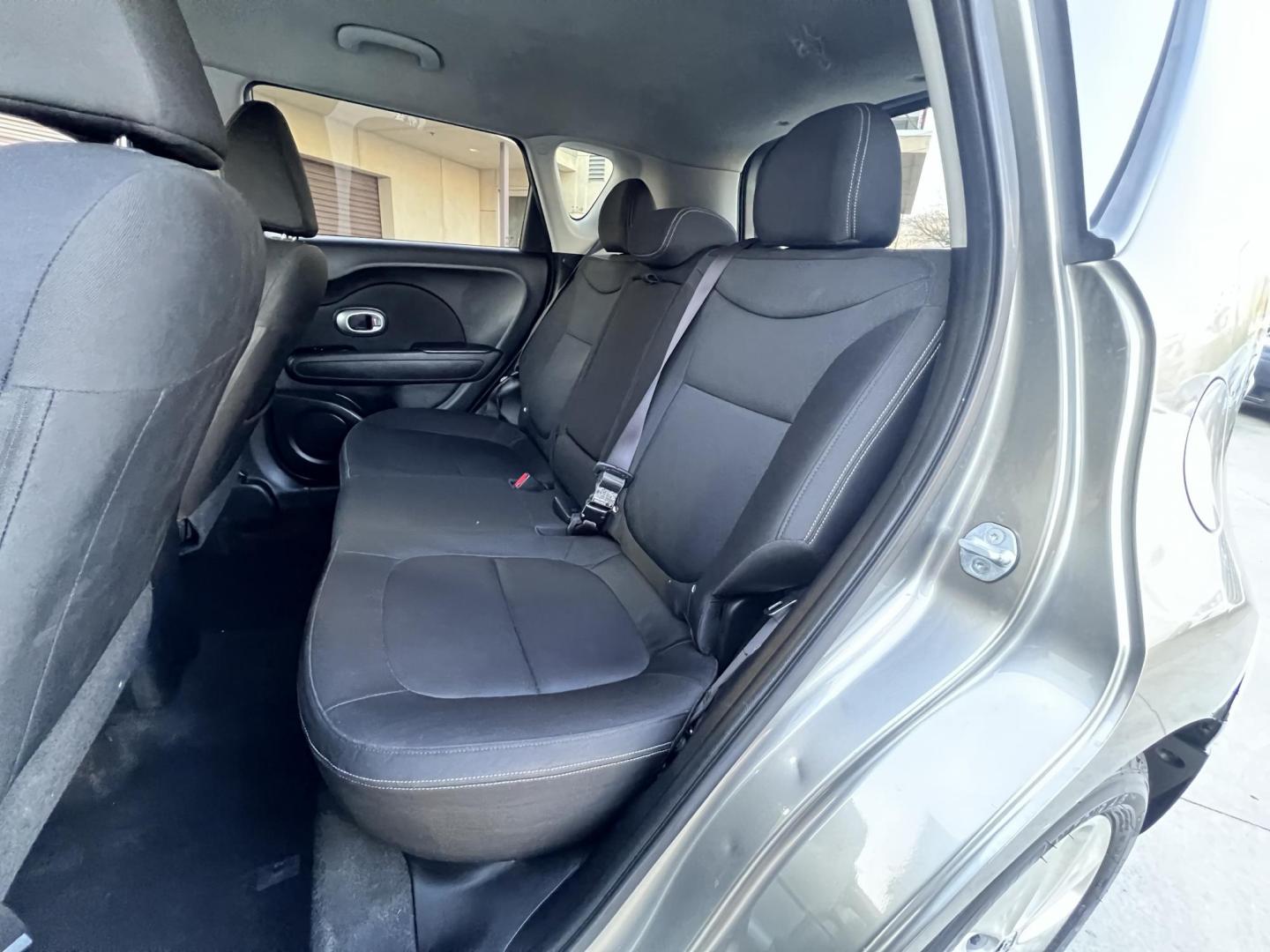 2014 SILVER /Black Kia Soul Base (KNDJN2A29E7) with an 1.6L L4 DOHC 16V engine, Automatic transmission, located at 30 S. Berkeley Avenue, Pasadena, CA, 91107, (626) 248-7567, 34.145447, -118.109398 - Photo#14