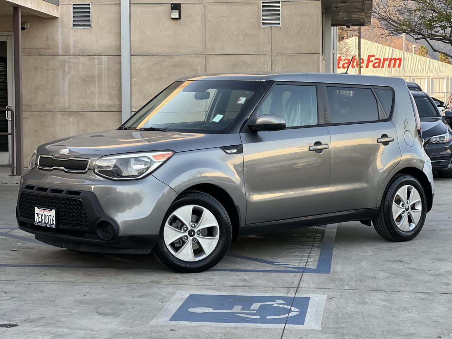 2014 SILVER /Black Kia Soul Base (KNDJN2A29E7) with an 1.6L L4 DOHC 16V engine, Automatic transmission, located at 30 S. Berkeley Avenue, Pasadena, CA, 91107, (626) 248-7567, 34.145447, -118.109398 - Photo#0