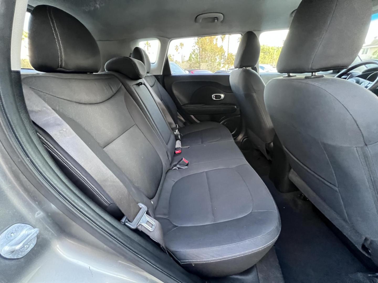 2014 SILVER /Black Kia Soul Base (KNDJN2A29E7) with an 1.6L L4 DOHC 16V engine, Automatic transmission, located at 30 S. Berkeley Avenue, Pasadena, CA, 91107, (626) 248-7567, 34.145447, -118.109398 - Photo#18