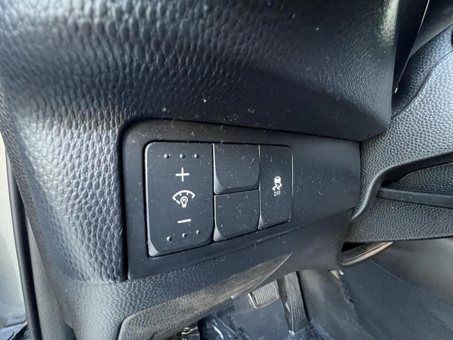 2014 SILVER /Black Kia Soul Base (KNDJN2A29E7) with an 1.6L L4 DOHC 16V engine, Automatic transmission, located at 30 S. Berkeley Avenue, Pasadena, CA, 91107, (626) 248-7567, 34.145447, -118.109398 - Photo#21