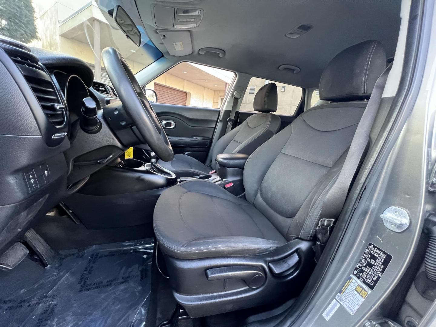 2014 SILVER /Black Kia Soul Base (KNDJN2A29E7) with an 1.6L L4 DOHC 16V engine, Automatic transmission, located at 30 S. Berkeley Avenue, Pasadena, CA, 91107, (626) 248-7567, 34.145447, -118.109398 - Photo#25