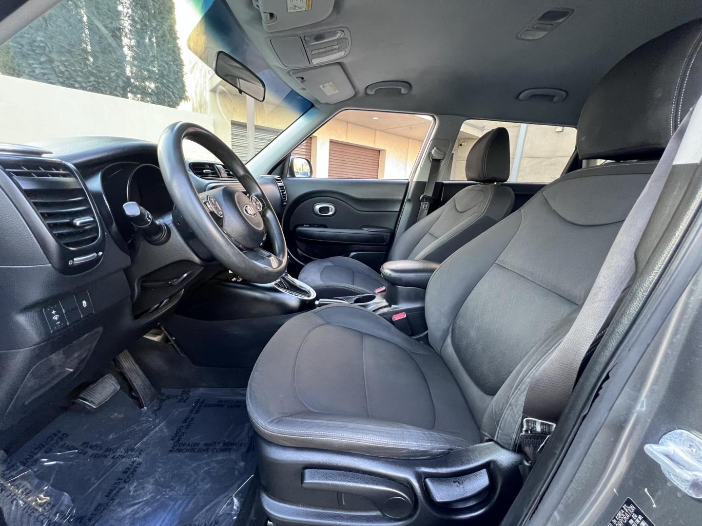 2014 SILVER /Black Kia Soul Base (KNDJN2A29E7) with an 1.6L L4 DOHC 16V engine, Automatic transmission, located at 30 S. Berkeley Avenue, Pasadena, CA, 91107, (626) 248-7567, 34.145447, -118.109398 - Photo#27