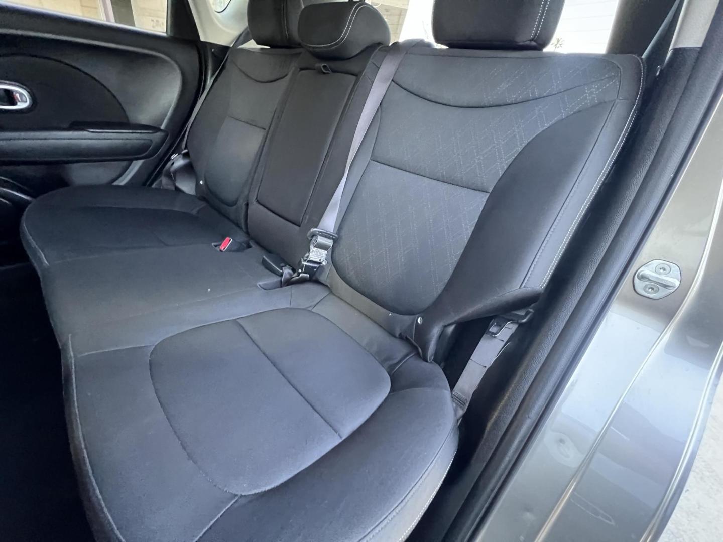 2014 SILVER /Black Kia Soul Base (KNDJN2A29E7) with an 1.6L L4 DOHC 16V engine, Automatic transmission, located at 30 S. Berkeley Avenue, Pasadena, CA, 91107, (626) 248-7567, 34.145447, -118.109398 - Photo#28