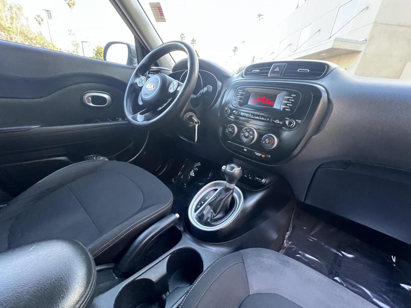 2014 SILVER /Black Kia Soul Base (KNDJN2A29E7) with an 1.6L L4 DOHC 16V engine, Automatic transmission, located at 30 S. Berkeley Avenue, Pasadena, CA, 91107, (626) 248-7567, 34.145447, -118.109398 - Photo#31