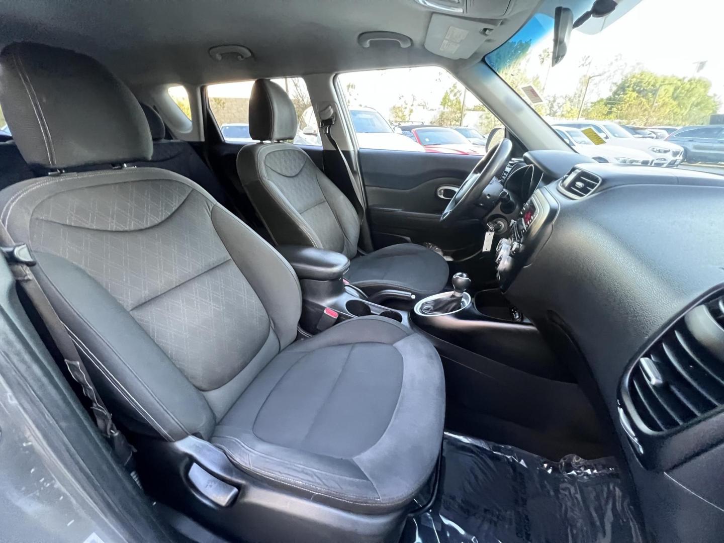 2014 SILVER /Black Kia Soul Base (KNDJN2A29E7) with an 1.6L L4 DOHC 16V engine, Automatic transmission, located at 30 S. Berkeley Avenue, Pasadena, CA, 91107, (626) 248-7567, 34.145447, -118.109398 - Photo#33