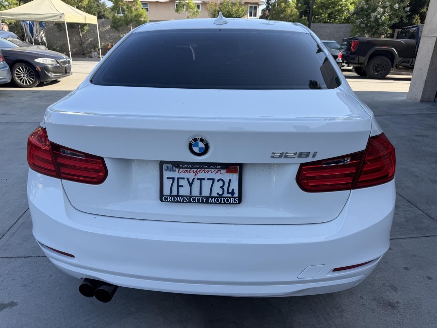 2014 White /Black BMW 3-Series 328i Sedan (WBA3C1C55EK) with an 2.0L L4 DOHC 16V engine, Automatic transmission, located at 30 S. Berkeley Avenue, Pasadena, CA, 91107, (626) 248-7567, 34.145447, -118.109398 - 2014 BMW 3 Series – White – Buy Here Pay Here Financing – Pasadena, CA VIN: WBA3C1C55EK114554 Looking for a white BMW 3 Series with easy financing in Pasadena? This 2014 BMW 3 Series (VIN: WBA3C1C55EK114554) offers luxury, performance, and affordability — with in-house financing design- Photo#4