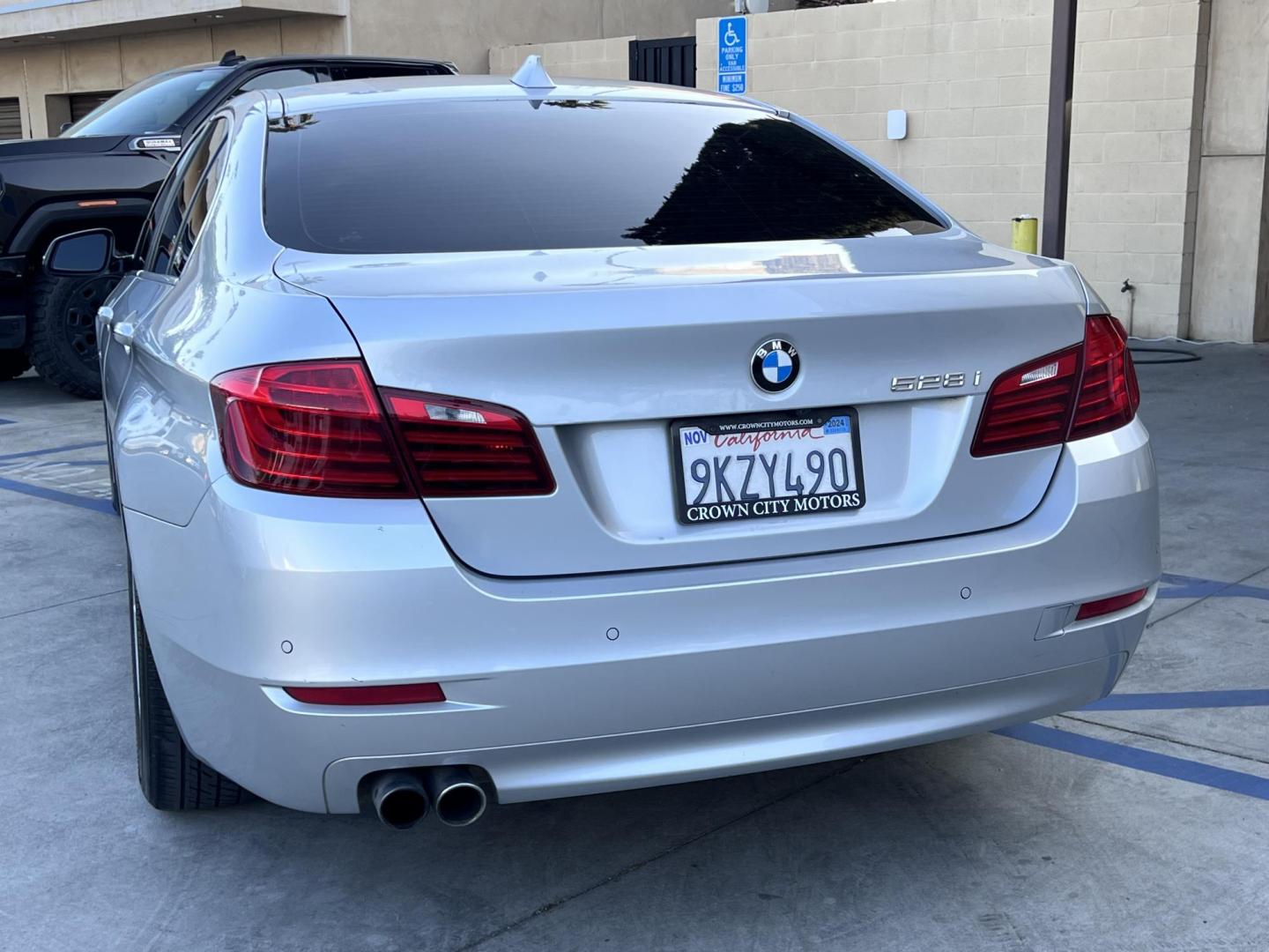 2014 /Gray BMW 5-Series 528i (WBA5A5C53ED) with an 2.0L L4 DOHC 16V TURBO engine, 8-Speed Automatic transmission, located at 30 S. Berkeley Avenue, Pasadena, CA, 91107, (626) 248-7567, 34.145447, -118.109398 - Leather seats! Back up camera! Moon-roof! Navigation! This 2014 BMW 5-Series 528i Crown City Motors is a used “Buy Here Pay Here” car dealer in Pasadena CA. “Buy Here Pay Here” financing, means that when you purchase your vehicle from our dealership, that you make the payments to the deal - Photo#2