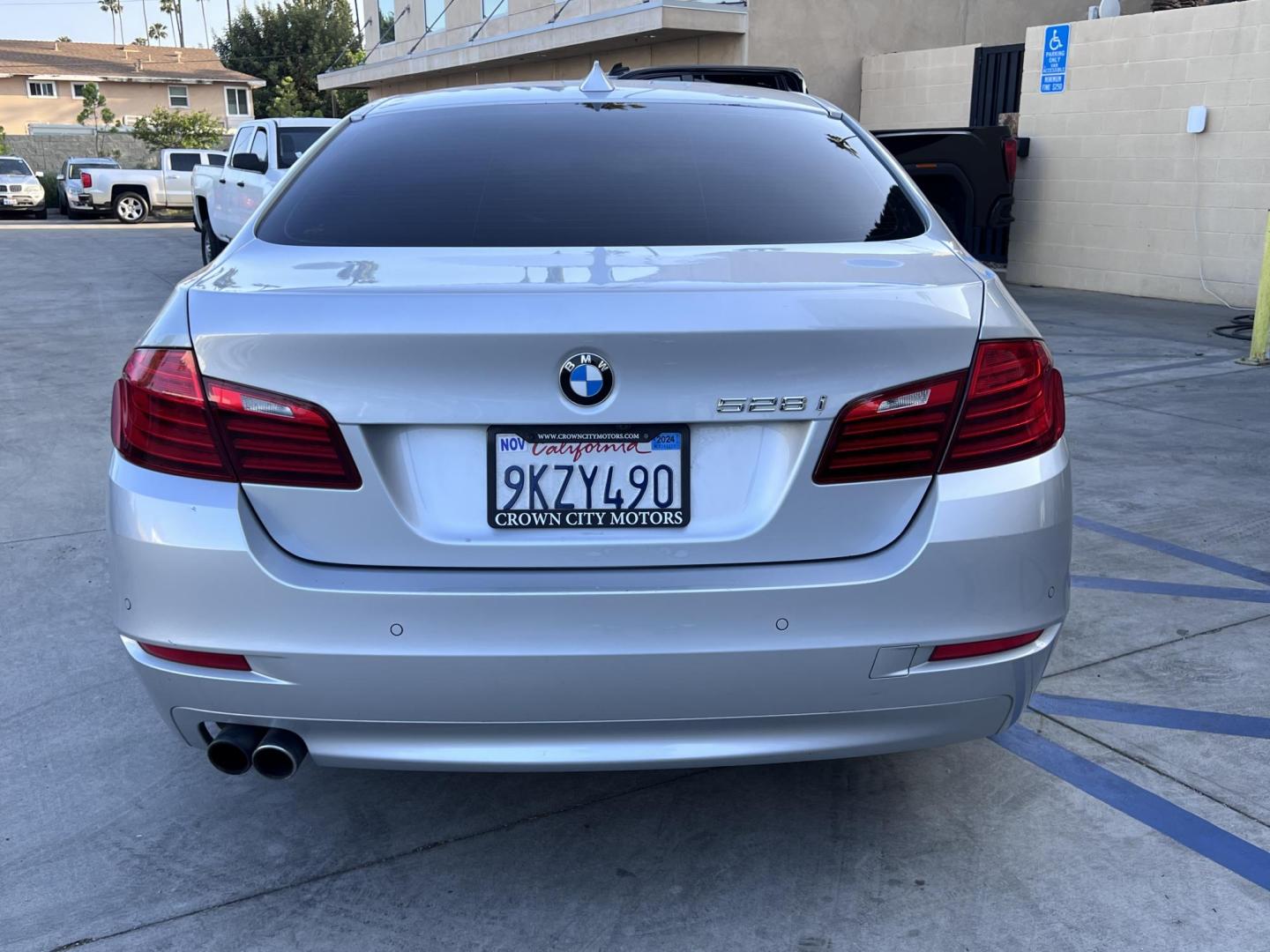 2014 /Gray BMW 5-Series 528i (WBA5A5C53ED) with an 2.0L L4 DOHC 16V TURBO engine, 8-Speed Automatic transmission, located at 30 S. Berkeley Avenue, Pasadena, CA, 91107, (626) 248-7567, 34.145447, -118.109398 - Leather seats! Back up camera! Moon-roof! Navigation! This 2014 BMW 5-Series 528i Crown City Motors is a used “Buy Here Pay Here” car dealer in Pasadena CA. “Buy Here Pay Here” financing, means that when you purchase your vehicle from our dealership, that you make the payments to the deal - Photo#3