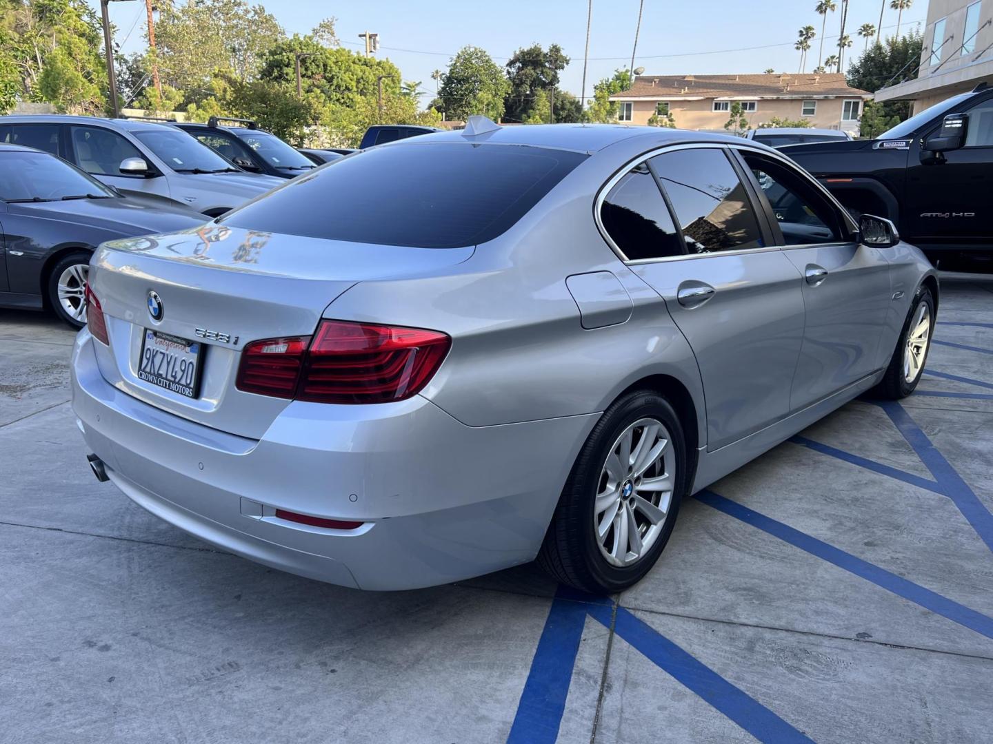 2014 /Gray BMW 5-Series 528i (WBA5A5C53ED) with an 2.0L L4 DOHC 16V TURBO engine, 8-Speed Automatic transmission, located at 30 S. Berkeley Avenue, Pasadena, CA, 91107, (626) 248-7567, 34.145447, -118.109398 - Leather seats! Back up camera! Moon-roof! Navigation! This 2014 BMW 5-Series 528i Crown City Motors is a used “Buy Here Pay Here” car dealer in Pasadena CA. “Buy Here Pay Here” financing, means that when you purchase your vehicle from our dealership, that you make the payments to the deal - Photo#6