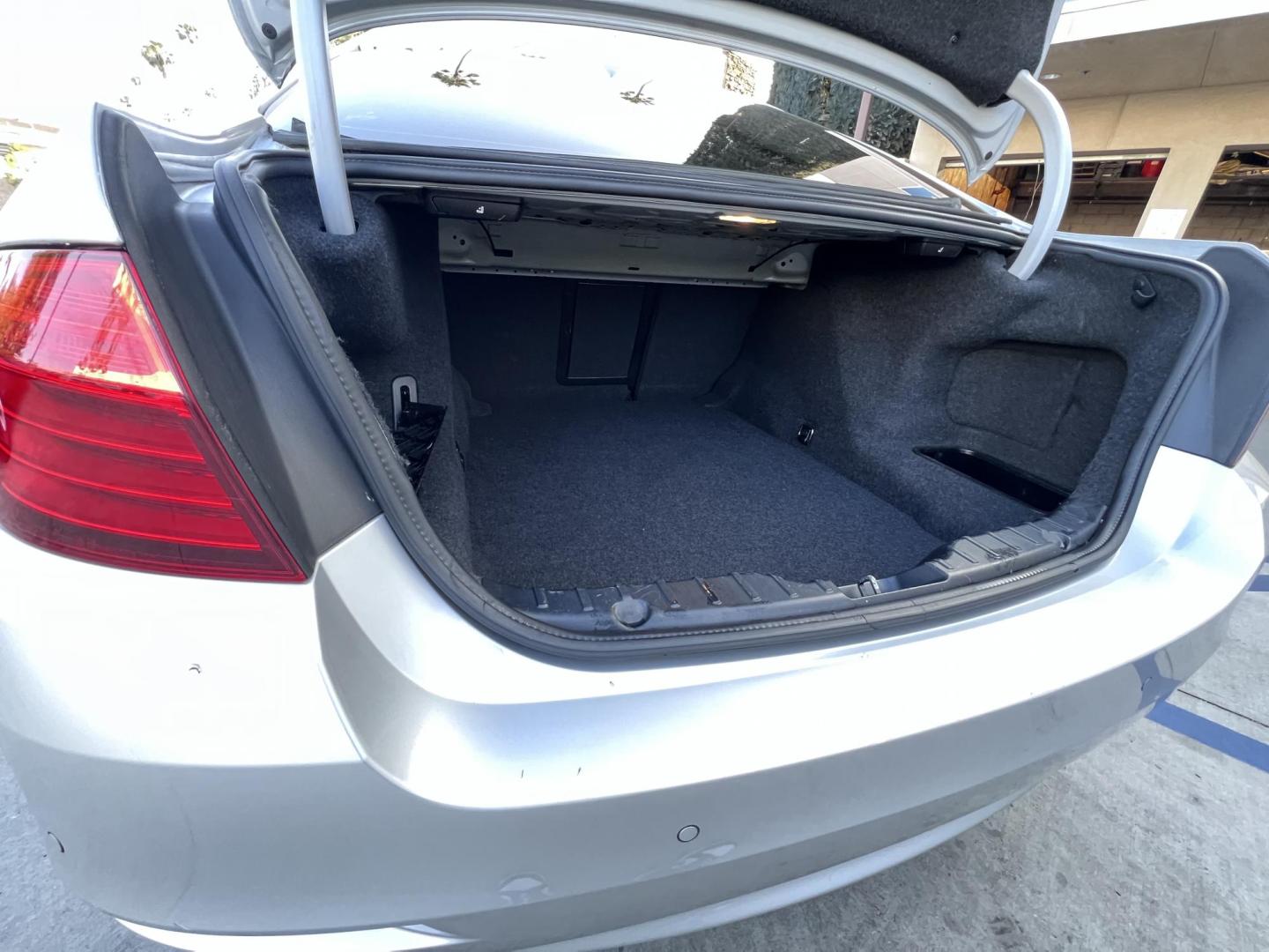 2014 /Gray BMW 5-Series 528i (WBA5A5C53ED) with an 2.0L L4 DOHC 16V TURBO engine, 8-Speed Automatic transmission, located at 30 S. Berkeley Avenue, Pasadena, CA, 91107, (626) 248-7567, 34.145447, -118.109398 - Leather seats! Back up camera! Moon-roof! Navigation! This 2014 BMW 5-Series 528i Crown City Motors is a used “Buy Here Pay Here” car dealer in Pasadena CA. “Buy Here Pay Here” financing, means that when you purchase your vehicle from our dealership, that you make the payments to the deal - Photo#17