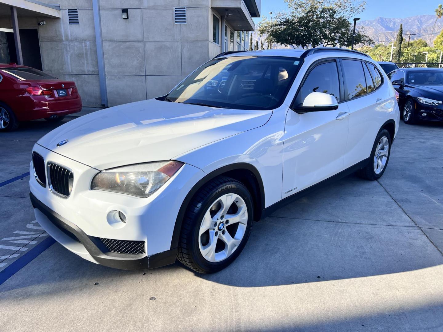2014 White /beige BMW X1 sDrive28i (WBAVM1C50EV) with an 2.0L L4 DOHC 16V engine, 8-Speed Automatic transmission, located at 30 S. Berkeley Avenue, Pasadena, CA, 91107, (626) 248-7567, 34.145447, -118.109398 - Crown City Motors is a used “Buy Here Pay Here” car dealer in Pasadena CA. “Buy Here Pay Here” financing, means that when you purchase your vehicle from our dealership, that you make the payments to the dealership as well. We do not need the banks approval to get you approved for a used auto - Photo#4