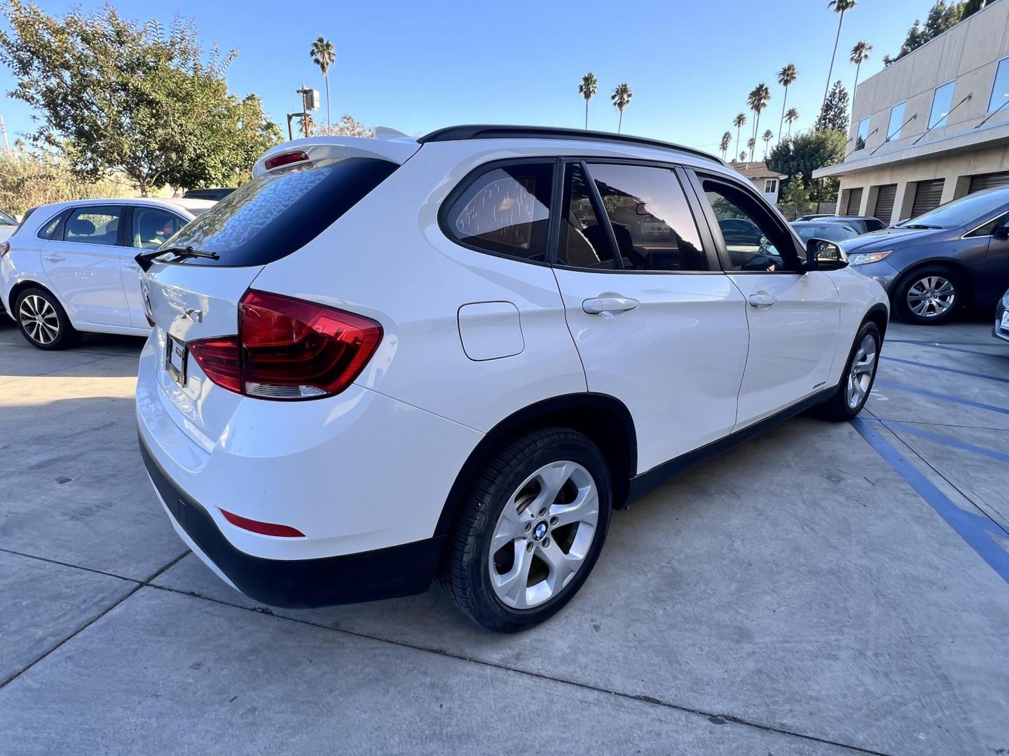 2014 White /beige BMW X1 sDrive28i (WBAVM1C50EV) with an 2.0L L4 DOHC 16V engine, 8-Speed Automatic transmission, located at 30 S. Berkeley Avenue, Pasadena, CA, 91107, (626) 248-7567, 34.145447, -118.109398 - Crown City Motors is a used “Buy Here Pay Here” car dealer in Pasadena CA. “Buy Here Pay Here” financing, means that when you purchase your vehicle from our dealership, that you make the payments to the dealership as well. We do not need the banks approval to get you approved for a used auto - Photo#7