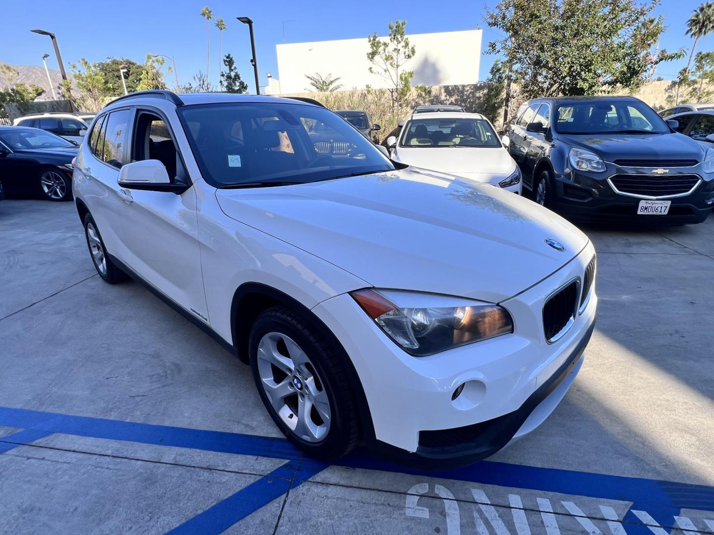 2014 White /beige BMW X1 sDrive28i (WBAVM1C50EV) with an 2.0L L4 DOHC 16V engine, 8-Speed Automatic transmission, located at 30 S. Berkeley Avenue, Pasadena, CA, 91107, (626) 248-7567, 34.145447, -118.109398 - Crown City Motors is a used “Buy Here Pay Here” car dealer in Pasadena CA. “Buy Here Pay Here” financing, means that when you purchase your vehicle from our dealership, that you make the payments to the dealership as well. We do not need the banks approval to get you approved for a used auto - Photo#11