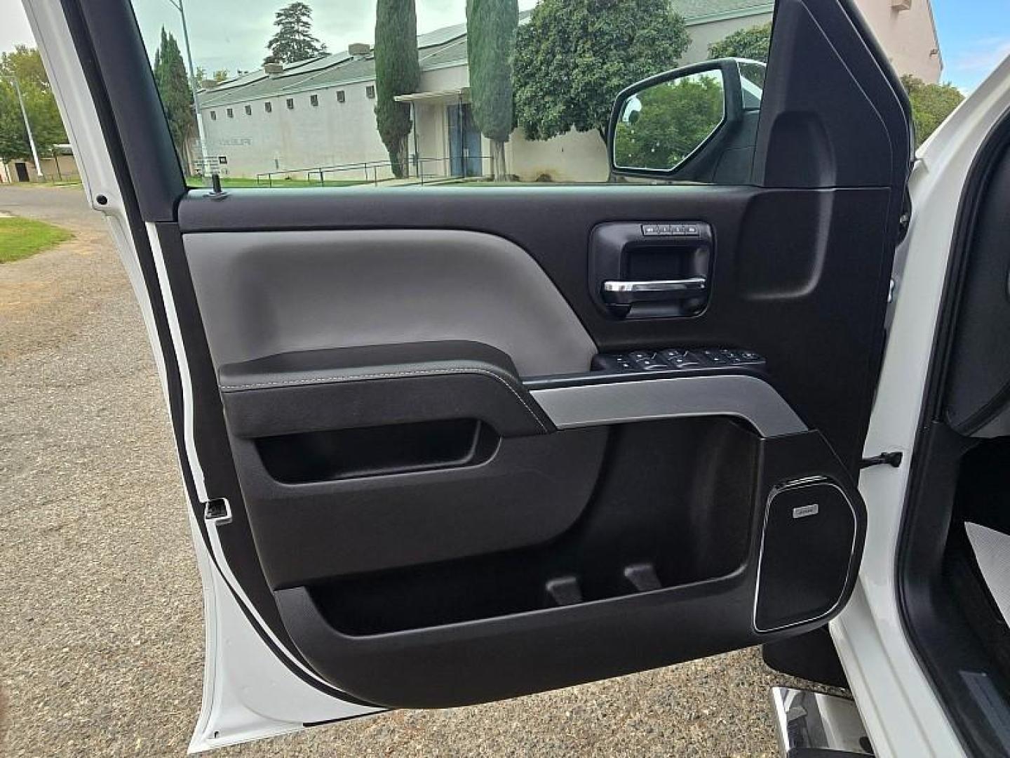 2014 WHITE Chevrolet Silverado 1500 4WD (3GCUKSEC1EG) with an V8 EcoTec3 Flex Fuel 5.3L engine, Auto 6-Spd HD Overdrive transmission, located at 246 E Walker St., Orland, 95963, (530) 865-5800, 39.747589, -122.178398 - Photo#13