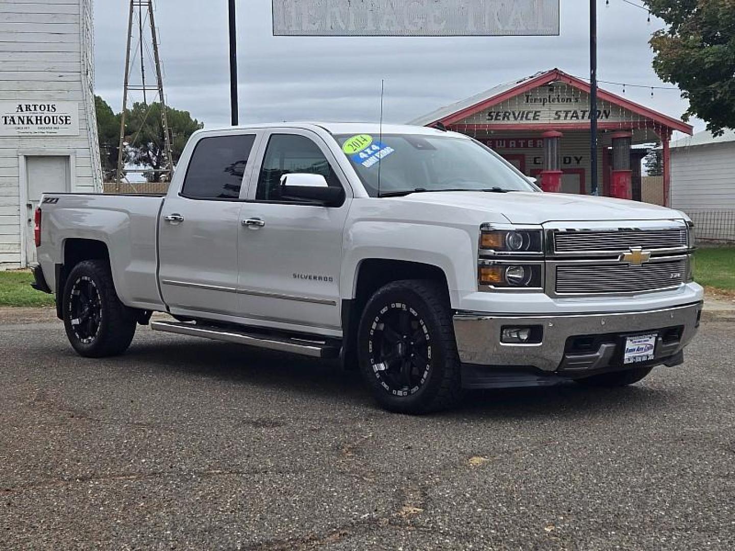 2014 WHITE Chevrolet Silverado 1500 4WD (3GCUKSEC1EG) with an V8 EcoTec3 Flex Fuel 5.3L engine, Auto 6-Spd HD Overdrive transmission, located at 246 E Walker St., Orland, 95963, (530) 865-5800, 39.747589, -122.178398 - Photo#1