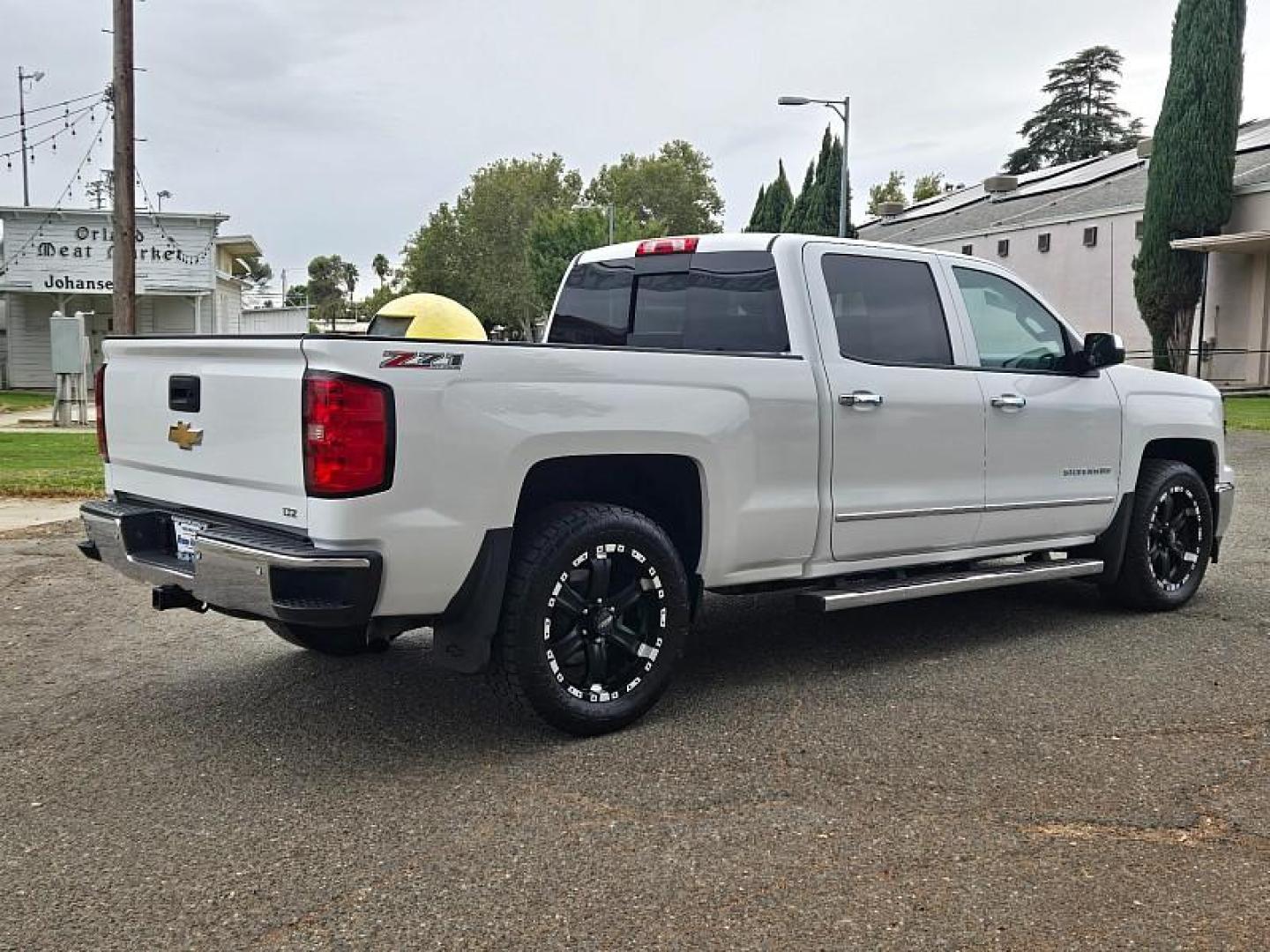 2014 WHITE Chevrolet Silverado 1500 4WD (3GCUKSEC1EG) with an V8 EcoTec3 Flex Fuel 5.3L engine, Auto 6-Spd HD Overdrive transmission, located at 246 E Walker St., Orland, 95963, (530) 865-5800, 39.747589, -122.178398 - Photo#8
