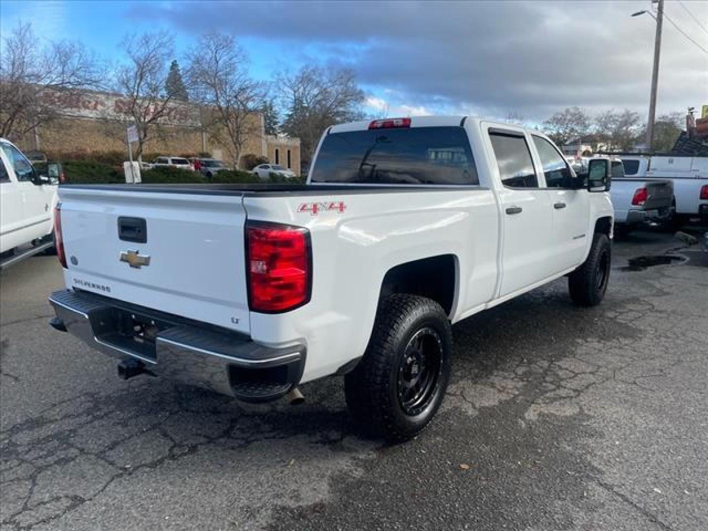 2014 Summit White Chevrolet Silverado 1500 LT (3GCUKREC7EG) with an 5.3L EcoTec3 5.3L Flex Fuel V8 355hp 383ft. lbs. Direct Injection engine, 6-Speed Shiftable Automatic w/Overdrive transmission, located at 800 Riverside Ave, Roseville, CA, 95678, 916-773-4549 & Toll Free: 866-719-4393, 38.732265, -121.291039 - 4X4 CREW CAB LT 95K MILES - Photo#3