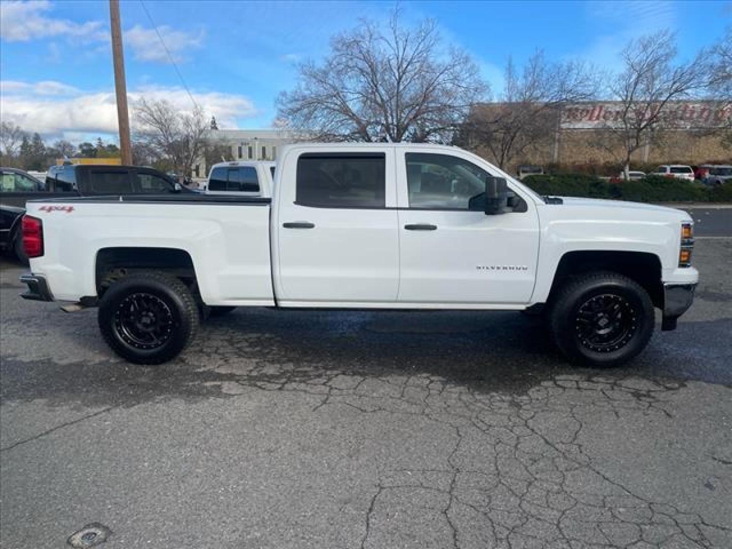 2014 Summit White Chevrolet Silverado 1500 LT (3GCUKREC7EG) with an 5.3L EcoTec3 5.3L Flex Fuel V8 355hp 383ft. lbs. Direct Injection engine, 6-Speed Shiftable Automatic w/Overdrive transmission, located at 800 Riverside Ave, Roseville, CA, 95678, 916-773-4549 & Toll Free: 866-719-4393, 38.732265, -121.291039 - 4X4 CREW CAB LT 95K MILES - Photo#5