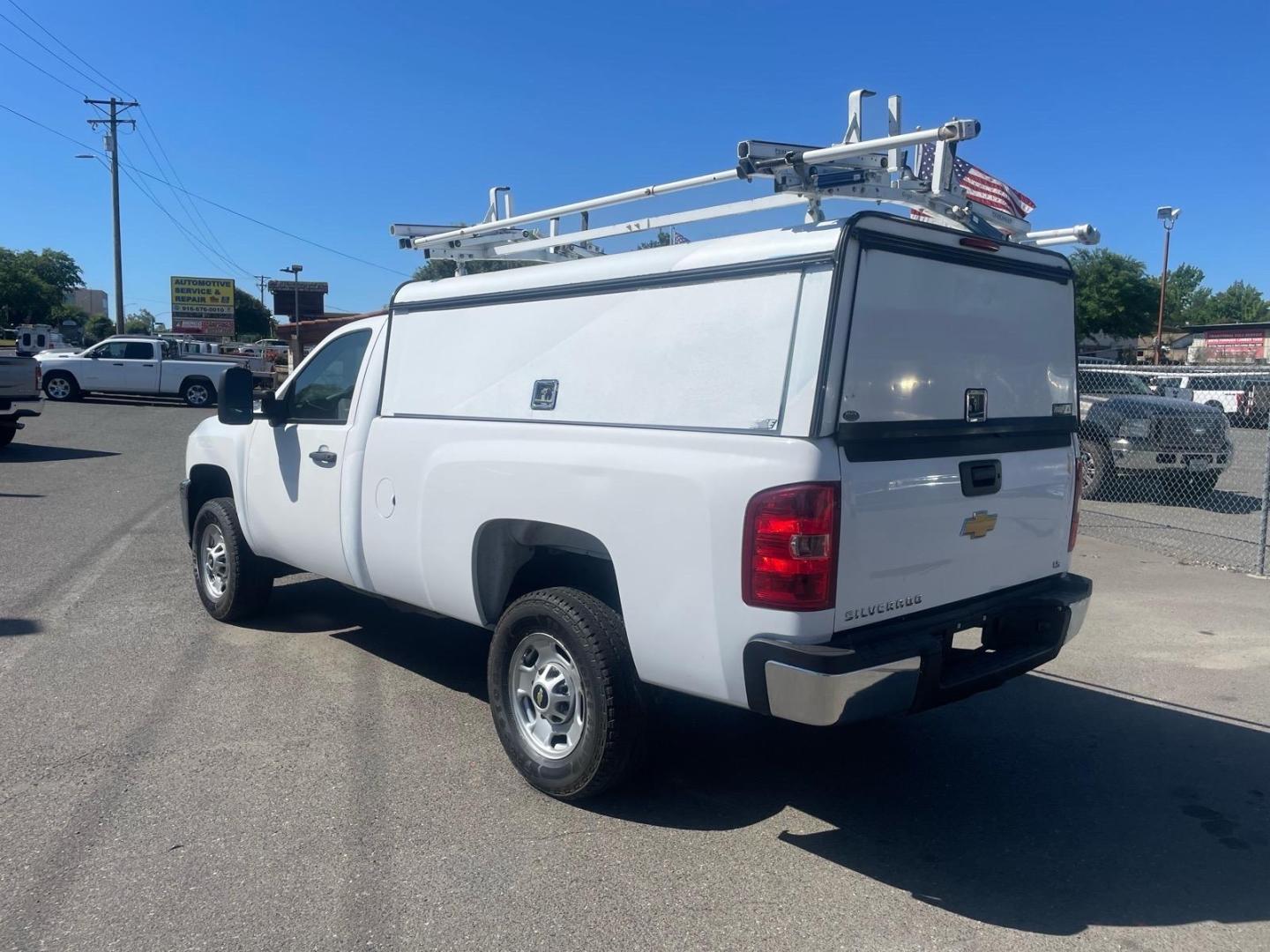 2014 White Chevrolet Silverado 2500HD Work Truck (1GC0KVEG2EF) with an 6.0L Vortec 6.0L Flex Fuel V8 360hp 380ft. lbs. Sequential Electronic Fuel Injection engine, 6-Speed Shiftable Automatic transmission, located at 800 Riverside Ave, Roseville, CA, 95678, 916-773-4549 & Toll Free: 866-719-4393, 38.732265, -121.291039 - 4X4 ONE OWNER- Photo#3