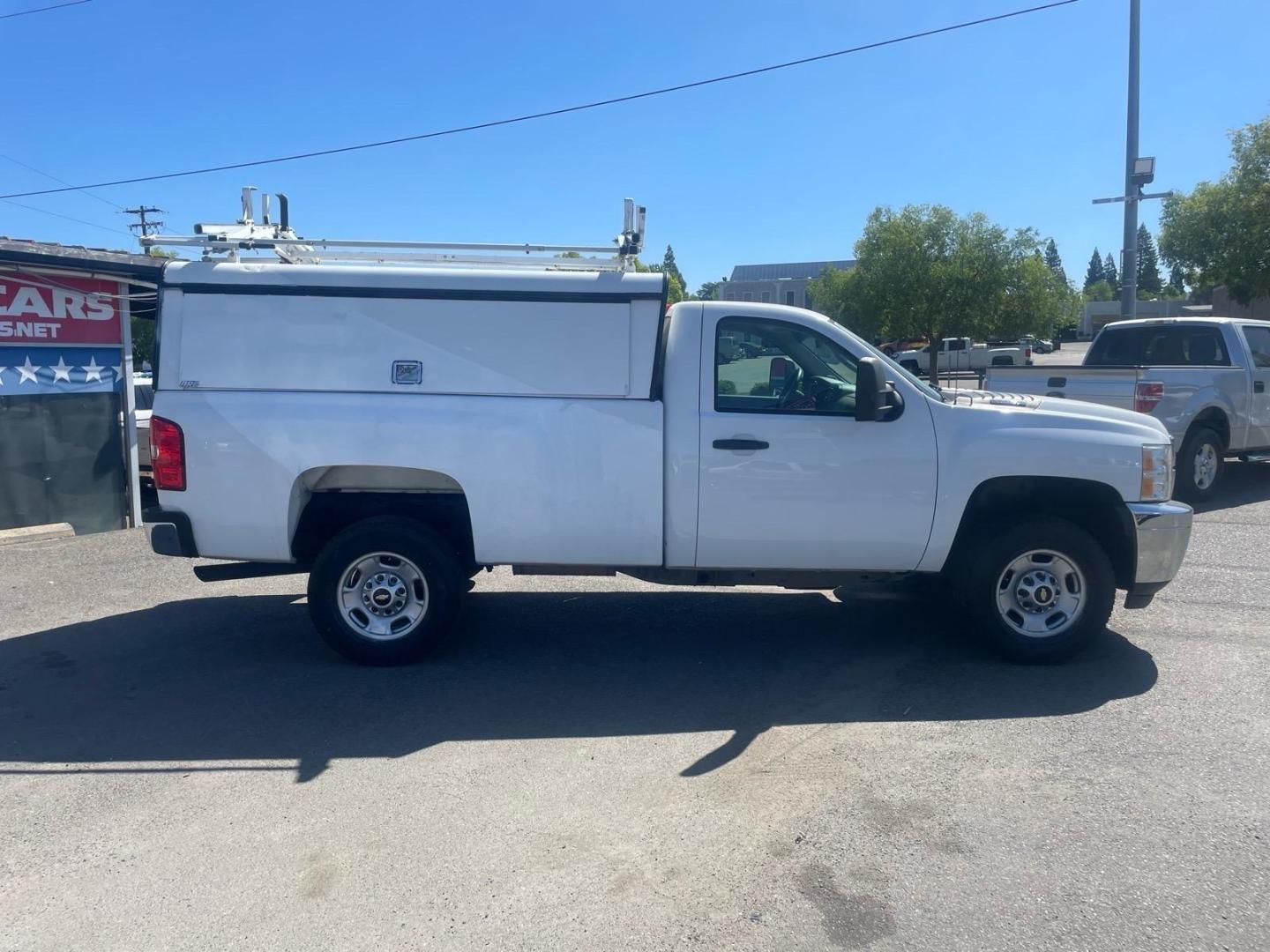 2014 White Chevrolet Silverado 2500HD Work Truck (1GC0KVEG2EF) with an 6.0L Vortec 6.0L Flex Fuel V8 360hp 380ft. lbs. Sequential Electronic Fuel Injection engine, 6-Speed Shiftable Automatic transmission, located at 800 Riverside Ave, Roseville, CA, 95678, 916-773-4549 & Toll Free: 866-719-4393, 38.732265, -121.291039 - 4X4 ONE OWNER- Photo#6