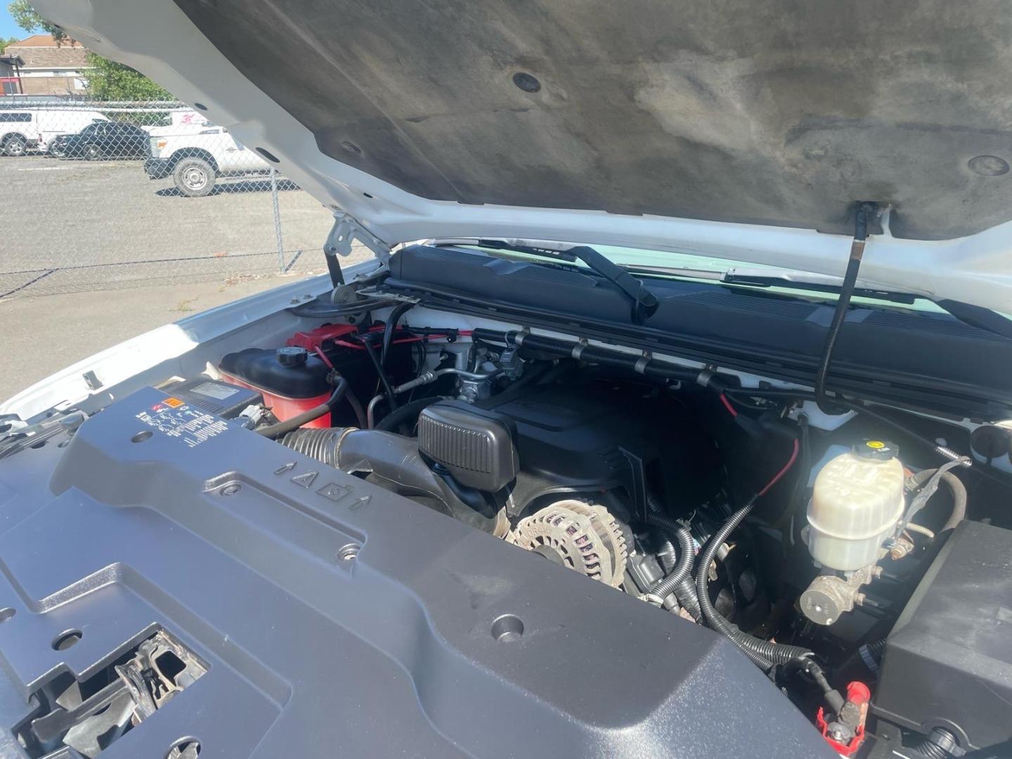 2014 White Chevrolet Silverado 2500HD Work Truck (1GC0KVEG2EF) with an 6.0L Vortec 6.0L Flex Fuel V8 360hp 380ft. lbs. Sequential Electronic Fuel Injection engine, 6-Speed Shiftable Automatic transmission, located at 800 Riverside Ave, Roseville, CA, 95678, 916-773-4549 & Toll Free: 866-719-4393, 38.732265, -121.291039 - 4X4 ONE OWNER- Photo#12