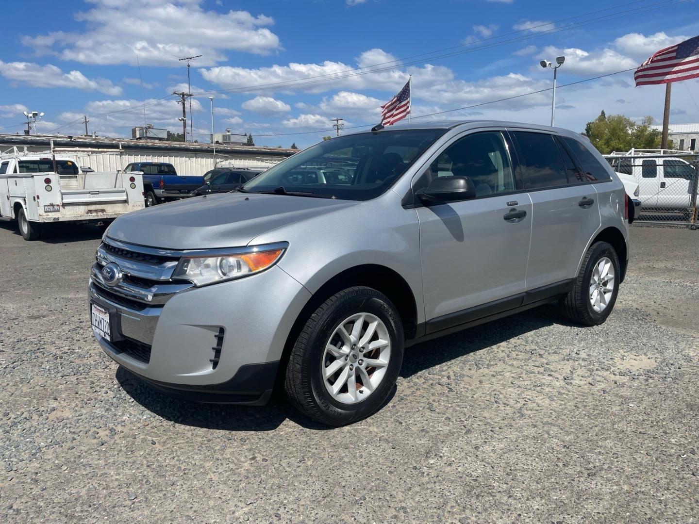 2014 Ingot Silver Metallic Ford Edge SE (2FMDK3GC1EB) with an 3.5L 3.5L V6 285hp 253ft. lbs. Sequential Multiport Fuel Injection engine, 6-Speed Shiftable Automatic transmission, located at 800 Riverside Ave, Roseville, CA, 95678, 916-773-4549 & Toll Free: 866-719-4393, 38.732265, -121.291039 - SE SERVICE RECORDS ON CLEAN CARFAX- Photo#1