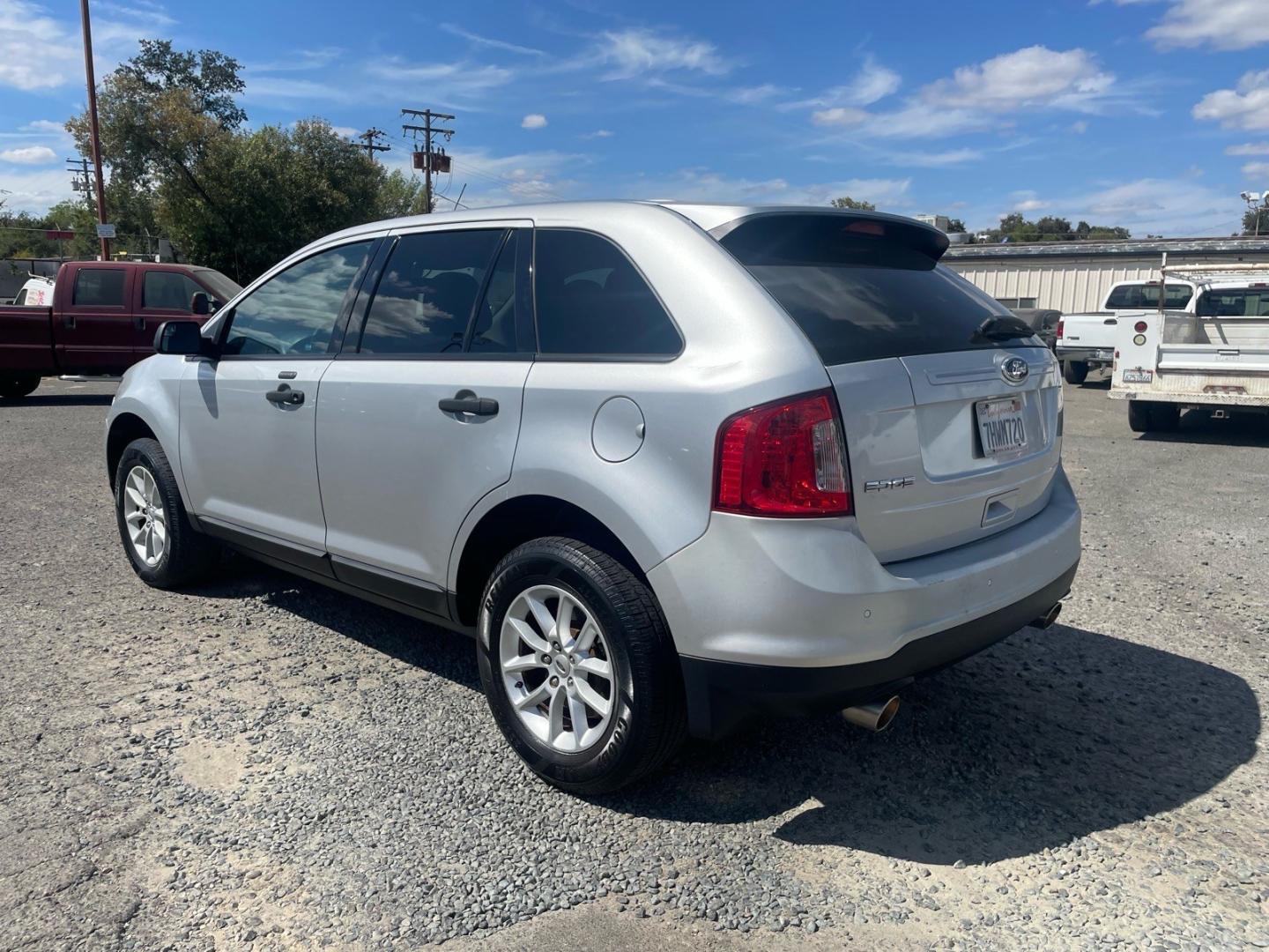 2014 Ingot Silver Metallic Ford Edge SE (2FMDK3GC1EB) with an 3.5L 3.5L V6 285hp 253ft. lbs. Sequential Multiport Fuel Injection engine, 6-Speed Shiftable Automatic transmission, located at 800 Riverside Ave, Roseville, CA, 95678, 916-773-4549 & Toll Free: 866-719-4393, 38.732265, -121.291039 - SE SERVICE RECORDS ON CLEAN CARFAX- Photo#3