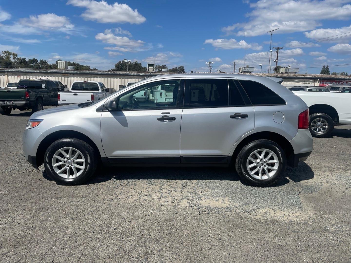 2014 Ingot Silver Metallic Ford Edge SE (2FMDK3GC1EB) with an 3.5L 3.5L V6 285hp 253ft. lbs. Sequential Multiport Fuel Injection engine, 6-Speed Shiftable Automatic transmission, located at 800 Riverside Ave, Roseville, CA, 95678, 916-773-4549 & Toll Free: 866-719-4393, 38.732265, -121.291039 - SE SERVICE RECORDS ON CLEAN CARFAX- Photo#5