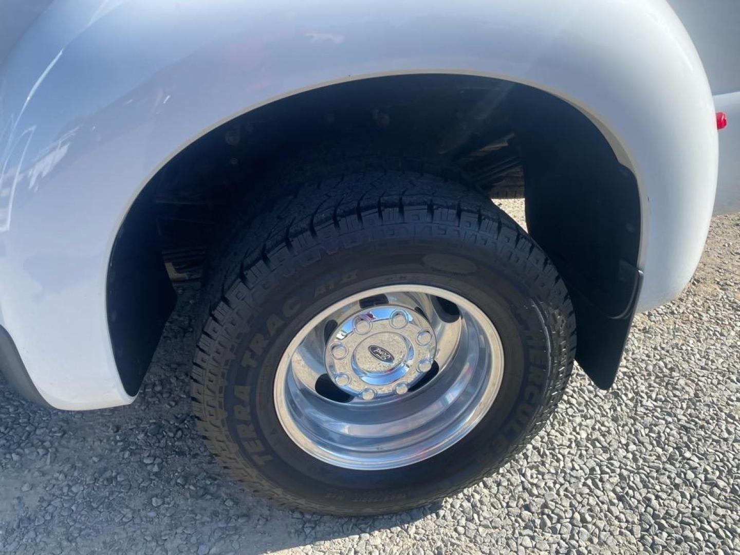 2014 Oxford White Ford F-350 Super Duty Lariat (1FT8W3CT8EE) with an 6.7L Power Stroke 6.7L Biodiesel Turbo V8 400hp 800ft. lbs. Common Rail Direct Injection engine, 6-Speed Shiftable Automatic transmission, located at 800 Riverside Ave, Roseville, CA, 95678, 916-773-4549 & Toll Free: 866-719-4393, 38.732265, -121.291039 - DIESEL CREW CAB DUALLY LARIAT SERVICE RECORDS ON CLEAN CARFAX - Photo#6