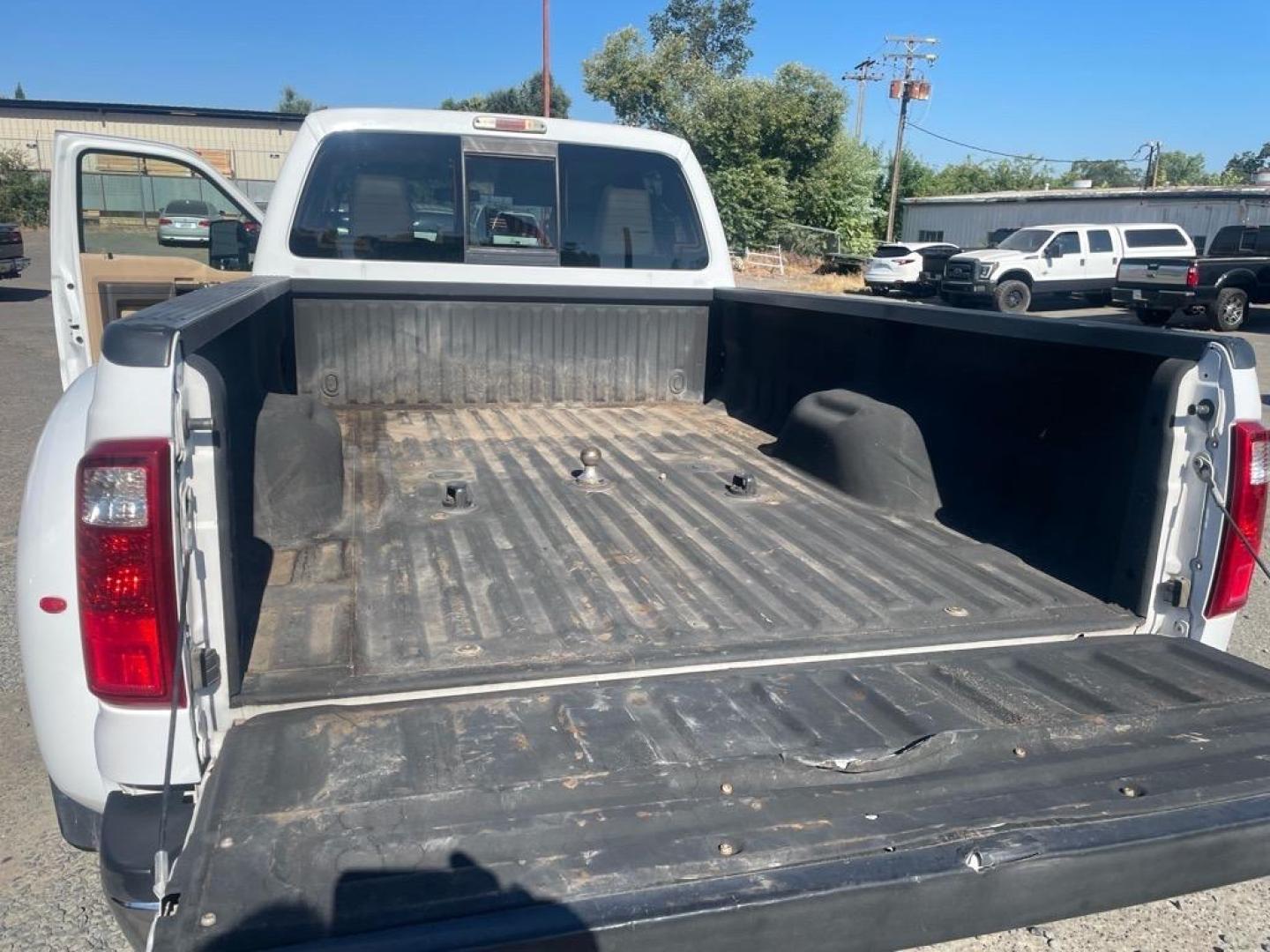 2014 Oxford White Ford F-350 Super Duty Lariat (1FT8W3CT8EE) with an 6.7L Power Stroke 6.7L Biodiesel Turbo V8 400hp 800ft. lbs. Common Rail Direct Injection engine, 6-Speed Shiftable Automatic transmission, located at 800 Riverside Ave, Roseville, CA, 95678, 916-773-4549 & Toll Free: 866-719-4393, 38.732265, -121.291039 - DIESEL CREW CAB DUALLY LARIAT SERVICE RECORDS ON CLEAN CARFAX - Photo#9