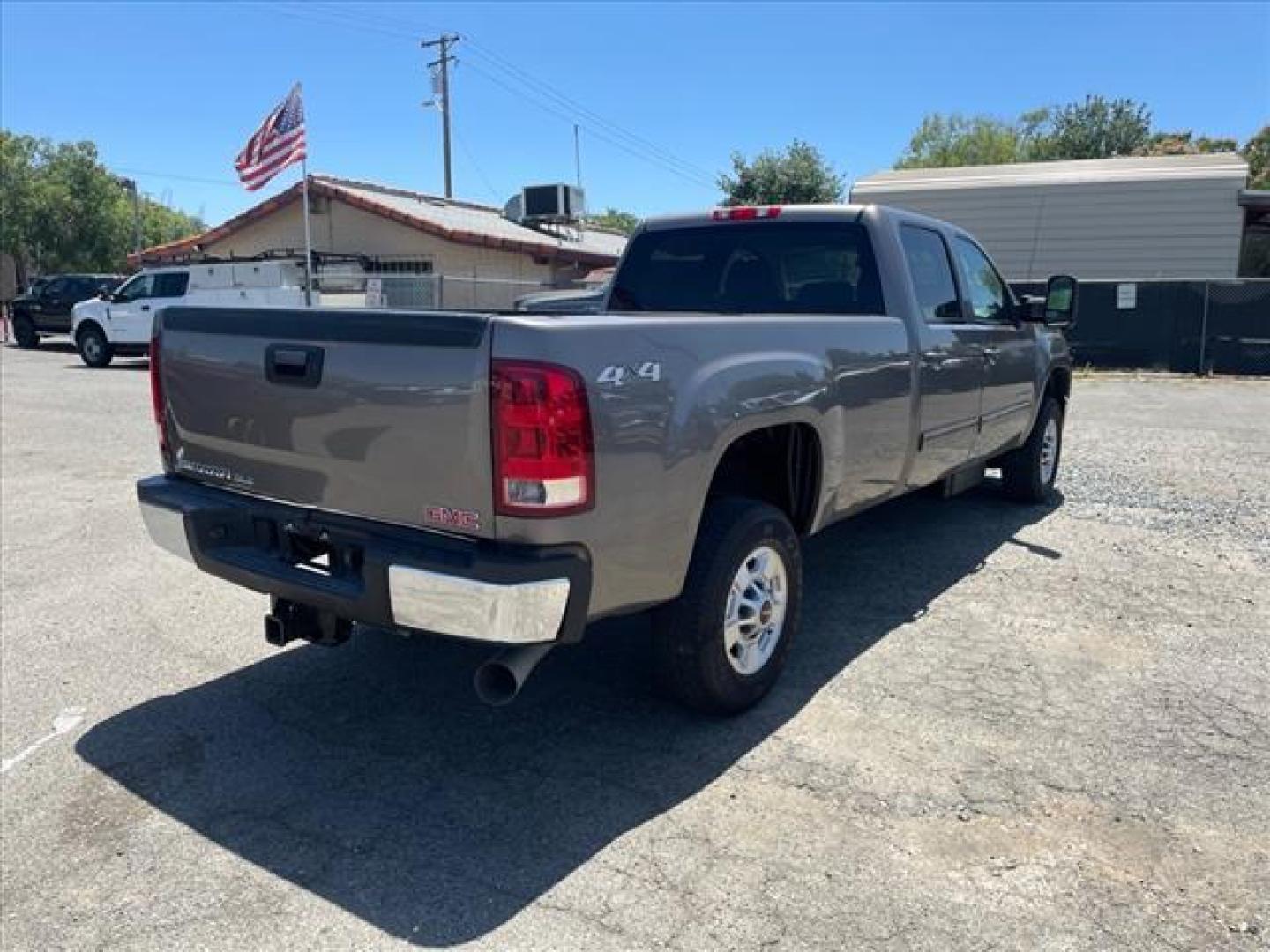 2014 Light Autumnwood Metallic GMC Sierra 2500HD SLE (1GT120C8XEF) with an 6.6L Duramax 6.6L Diesel Turbo V8 397hp 765ft. lbs. Common Rail Direct Injection engine, Allison 1000 6-Speed Shiftable Automatic transmission, located at 800 Riverside Ave, Roseville, CA, 95678, 916-773-4549 & Toll Free: 866-719-4393, 38.732265, -121.291039 - DURAMAX DIESEL CREW CAB 4X4 SLE ALLISON TRANSMISSION - Photo#4