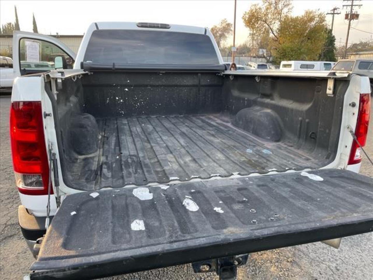 2014 Summit White GMC Sierra 2500HD SLE (1GT120C83EF) with an 6.6L Duramax 6.6L Diesel Turbo V8 397hp 765ft. lbs. Common Rail Direct Injection engine, Allison 1000 6-Speed Shiftable Automatic transmission, located at 800 Riverside Ave, Roseville, CA, 95678, 916-773-4549 & Toll Free: 866-719-4393, 38.732265, -121.291039 - DURAMAX DIESEL CREW CAB 4X4 SLE LIFTED ALLISON TRANSMISSION SERVICE RECORDS ON CLEAN CARFAX - Photo#9