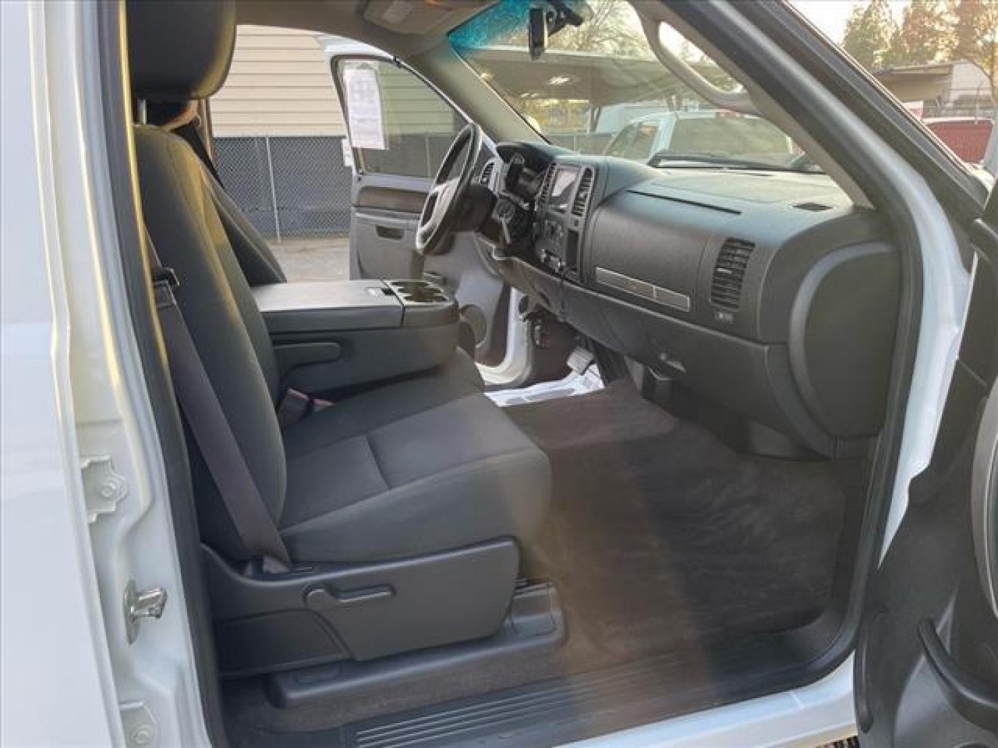 2014 Summit White GMC Sierra 2500HD SLE (1GT120C83EF) with an 6.6L Duramax 6.6L Diesel Turbo V8 397hp 765ft. lbs. Common Rail Direct Injection engine, Allison 1000 6-Speed Shiftable Automatic transmission, located at 800 Riverside Ave, Roseville, CA, 95678, 916-773-4549 & Toll Free: 866-719-4393, 38.732265, -121.291039 - DURAMAX DIESEL CREW CAB 4X4 SLE LIFTED ALLISON TRANSMISSION SERVICE RECORDS ON CLEAN CARFAX - Photo#12