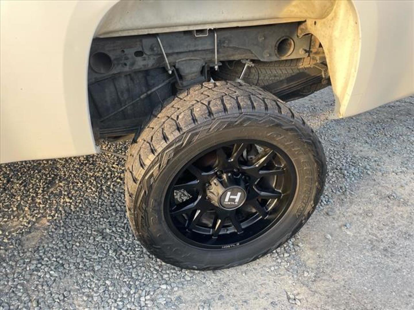 2014 Summit White GMC Sierra 2500HD SLE (1GT120C83EF) with an 6.6L Duramax 6.6L Diesel Turbo V8 397hp 765ft. lbs. Common Rail Direct Injection engine, Allison 1000 6-Speed Shiftable Automatic transmission, located at 800 Riverside Ave, Roseville, CA, 95678, 916-773-4549 & Toll Free: 866-719-4393, 38.732265, -121.291039 - DURAMAX DIESEL CREW CAB 4X4 SLE LIFTED ALLISON TRANSMISSION SERVICE RECORDS ON CLEAN CARFAX - Photo#6