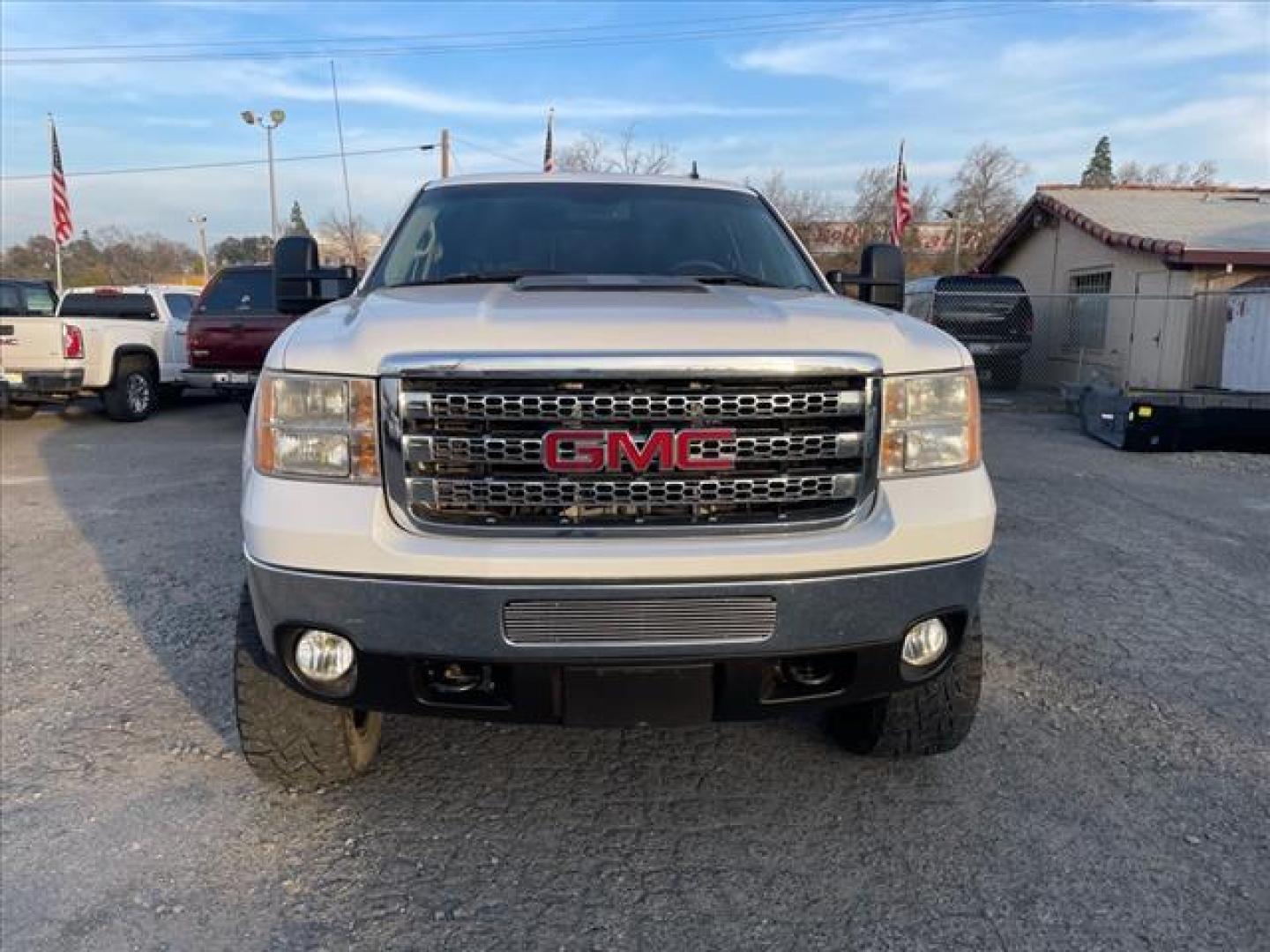 2014 Summit White GMC Sierra 2500HD SLE (1GT120C83EF) with an 6.6L Duramax 6.6L Diesel Turbo V8 397hp 765ft. lbs. Common Rail Direct Injection engine, Allison 1000 6-Speed Shiftable Automatic transmission, located at 800 Riverside Ave, Roseville, CA, 95678, 916-773-4549 & Toll Free: 866-719-4393, 38.732265, -121.291039 - DURAMAX DIESEL CREW CAB 4X4 SLE LIFTED ALLISON TRANSMISSION SERVICE RECORDS ON CLEAN CARFAX - Photo#7