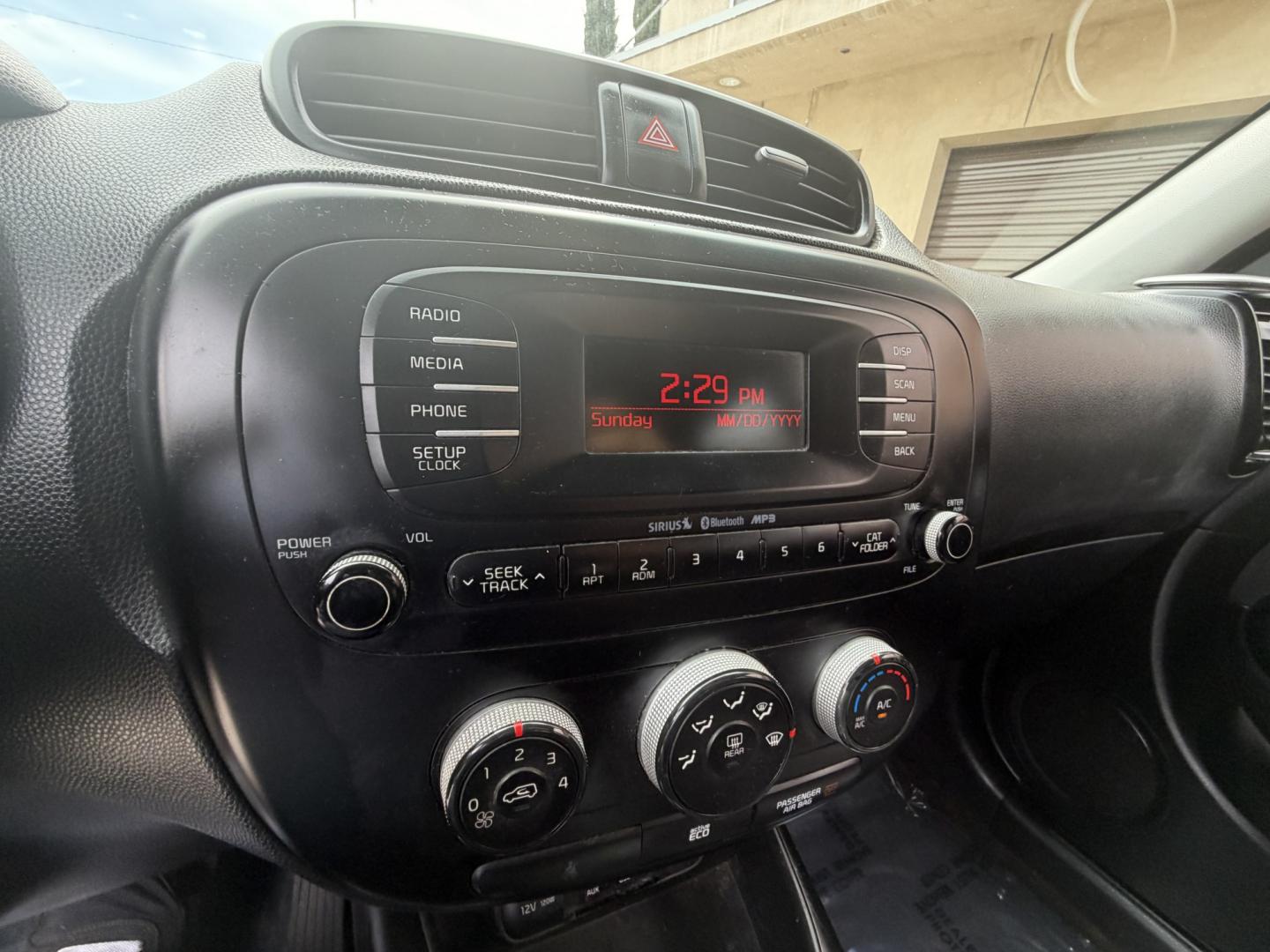 2014 SILVER /Black Kia Soul Base (KNDJN2A29E7) with an 1.6L L4 DOHC 16V engine, Automatic transmission, located at 30 S. Berkeley Avenue, Pasadena, CA, 91107, (626) 248-7567, 34.145447, -118.109398 - Photo#16