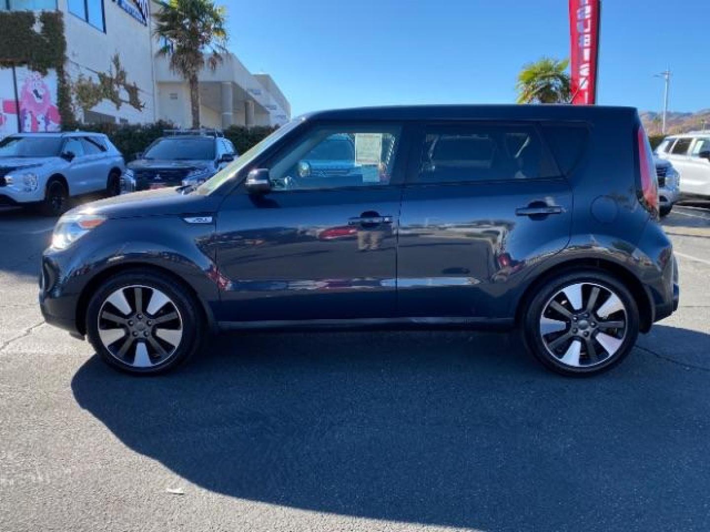 2014 GRAY Kia Soul (KNDJX3A56E7) with an 4-Cyl 2.0 Liter engine, Automatic 6-Spd transmission, located at 412 Auto Vista Drive, Palmdale, 93551, (661) 945-0620, 34.592636, -118.136681 - Photo#4