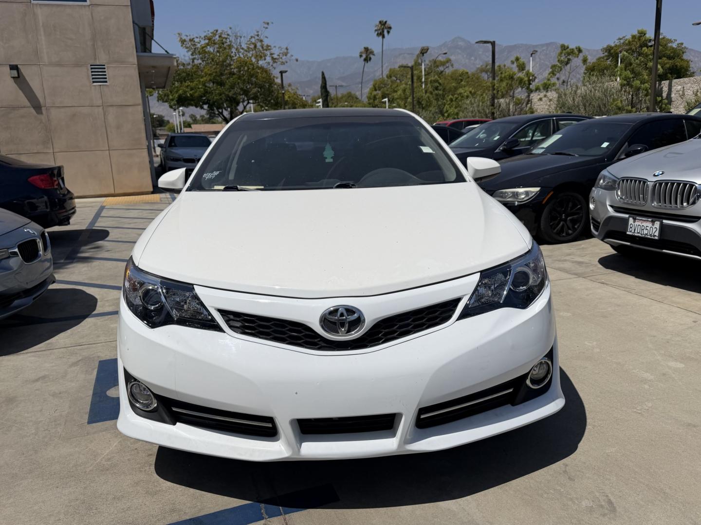 2014 White Toyota Camry SE (4T1BF1FK9EU) with an 2.5L L4 DOHC 16V engine, 6-Speed Automatic transmission, located at 30 S. Berkeley Avenue, Pasadena, CA, 91107, (626) 248-7567, 34.145447, -118.109398 - Back up camera! Bluetooth! Fog Lights! Premium Wheels! This Toyota looks and drives good. Climate Control! Heate! Low Miles! This Camry SE looks and drives good. It comes well equipped with, Power Driver Seat,Power Passenger Seat,Tire Pressure Monitor , climate control, and a lot more . Call us wi - Photo#5