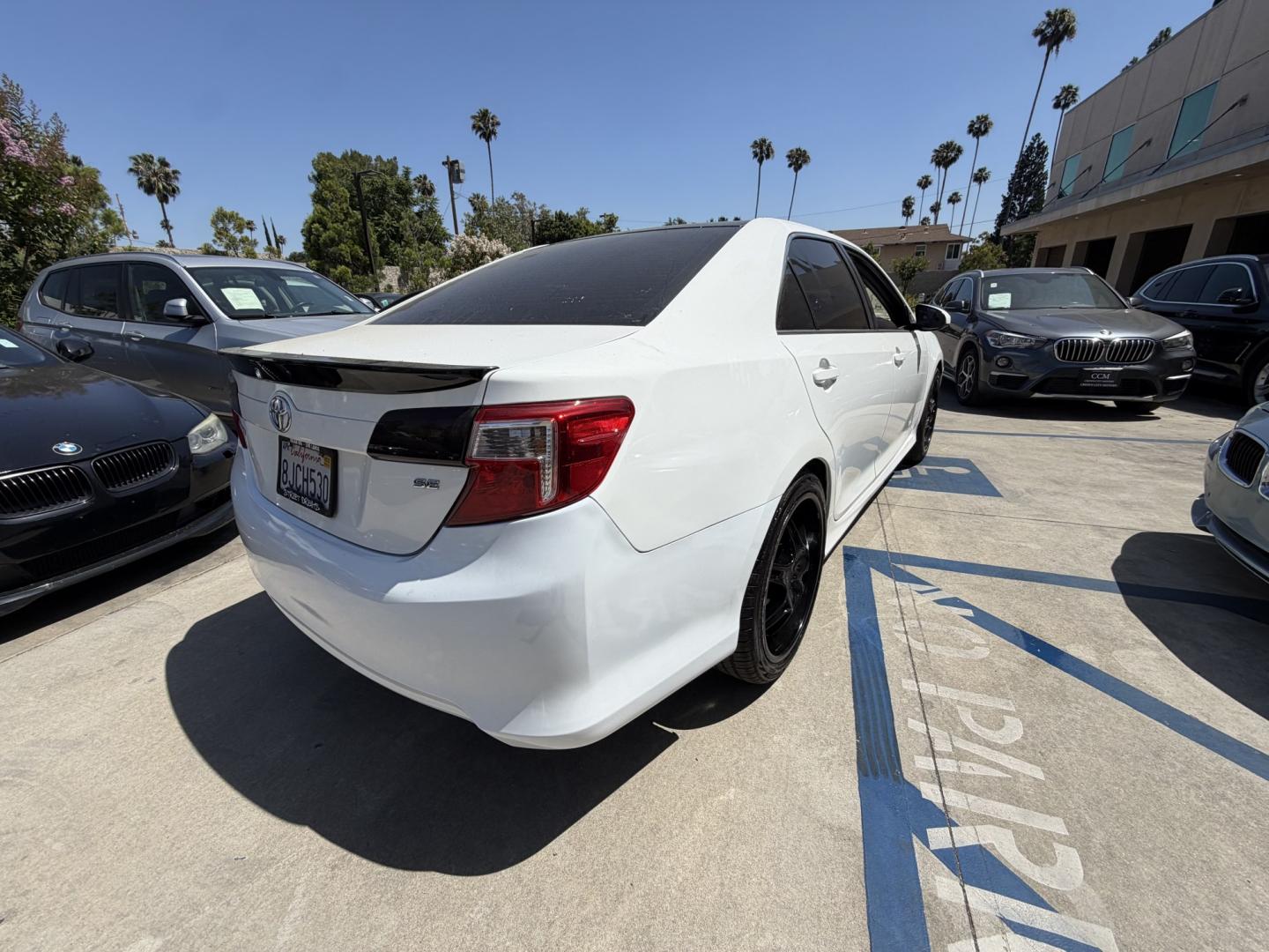 2014 White Toyota Camry SE (4T1BF1FK9EU) with an 2.5L L4 DOHC 16V engine, 6-Speed Automatic transmission, located at 30 S. Berkeley Avenue, Pasadena, CA, 91107, (626) 248-7567, 34.145447, -118.109398 - Back up camera! Bluetooth! Fog Lights! Premium Wheels! This Toyota looks and drives good. Climate Control! Heate! Low Miles! This Camry SE looks and drives good. It comes well equipped with, Power Driver Seat,Power Passenger Seat,Tire Pressure Monitor , climate control, and a lot more . Call us wi - Photo#4