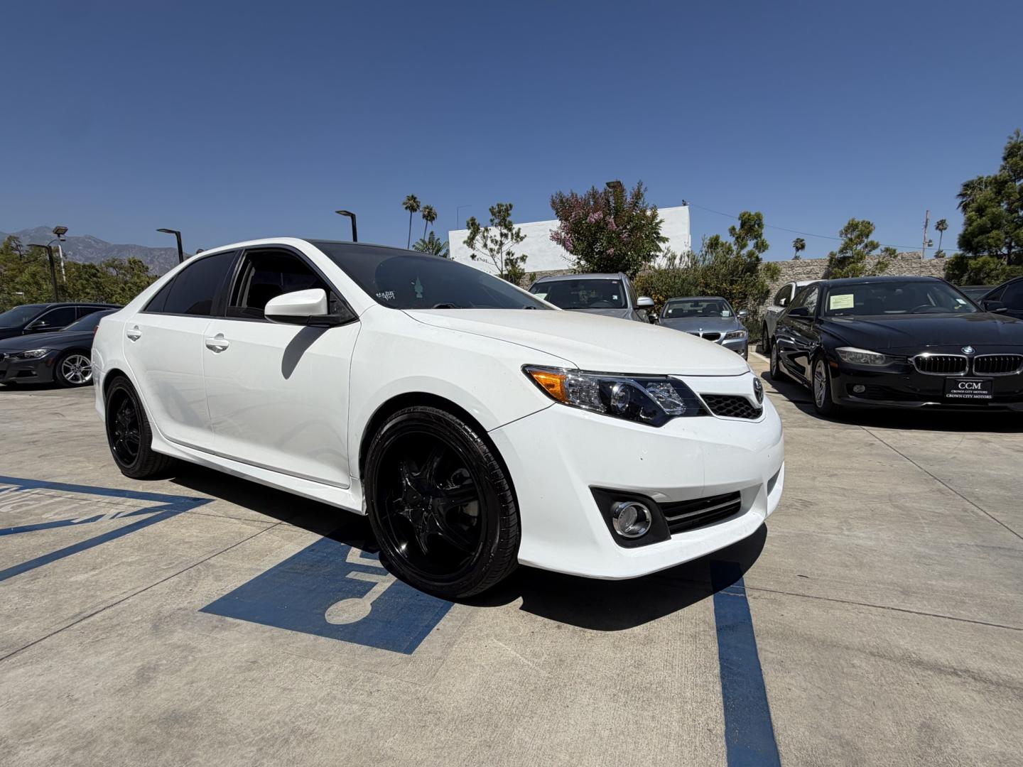 2014 White Toyota Camry SE (4T1BF1FK9EU) with an 2.5L L4 DOHC 16V engine, 6-Speed Automatic transmission, located at 30 S. Berkeley Avenue, Pasadena, CA, 91107, (626) 248-7567, 34.145447, -118.109398 - Back up camera! Bluetooth! Fog Lights! Premium Wheels! This Toyota looks and drives good. Climate Control! Heate! Low Miles! This Camry SE looks and drives good. It comes well equipped with, Power Driver Seat,Power Passenger Seat,Tire Pressure Monitor , climate control, and a lot more . Call us wi - Photo#6