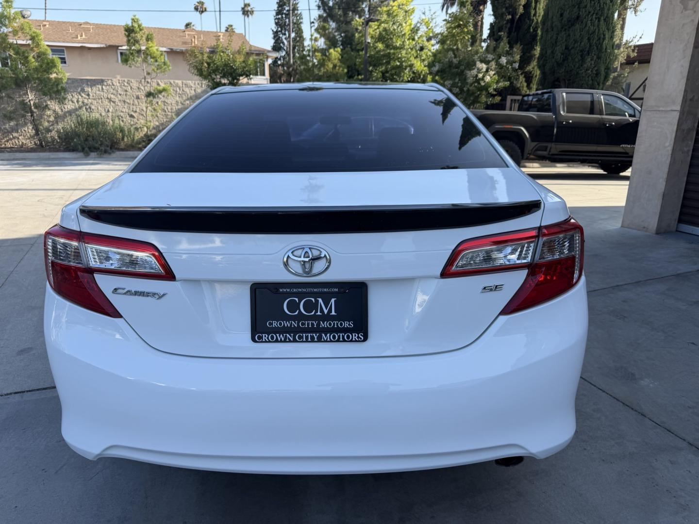 2014 White Toyota Camry SE (4T1BF1FK9EU) with an 2.5L L4 DOHC 16V engine, 6-Speed Automatic transmission, located at 30 S. Berkeley Avenue, Pasadena, CA, 91107, (626) 248-7567, 34.145447, -118.109398 - Back up camera! Bluetooth! Fog Lights! Premium Wheels! This Toyota looks and drives good. Climate Control! Heate! Low Miles! This Camry SE looks and drives good. It comes well equipped with, Power Driver Seat,Power Passenger Seat,Tire Pressure Monitor , climate control, and a lot more . Call us wi - Photo#10