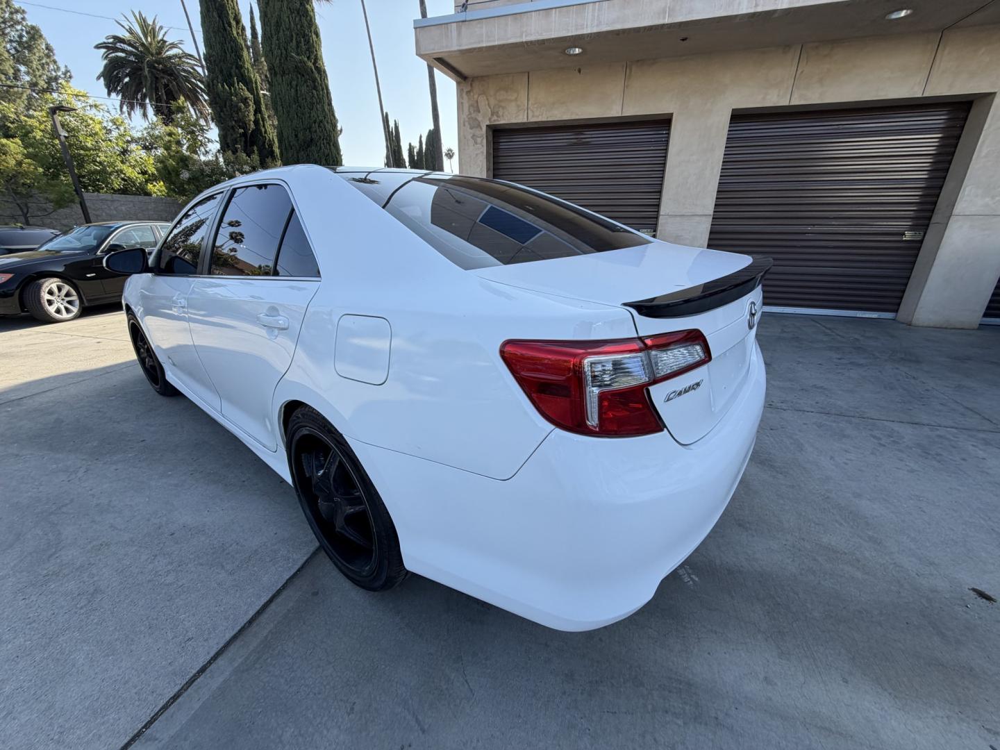 2014 White Toyota Camry SE (4T1BF1FK9EU) with an 2.5L L4 DOHC 16V engine, 6-Speed Automatic transmission, located at 30 S. Berkeley Avenue, Pasadena, CA, 91107, (626) 248-7567, 34.145447, -118.109398 - Back up camera! Bluetooth! Fog Lights! Premium Wheels! This Toyota looks and drives good. Climate Control! Heate! Low Miles! This Camry SE looks and drives good. It comes well equipped with, Power Driver Seat,Power Passenger Seat,Tire Pressure Monitor , climate control, and a lot more . Call us wi - Photo#12
