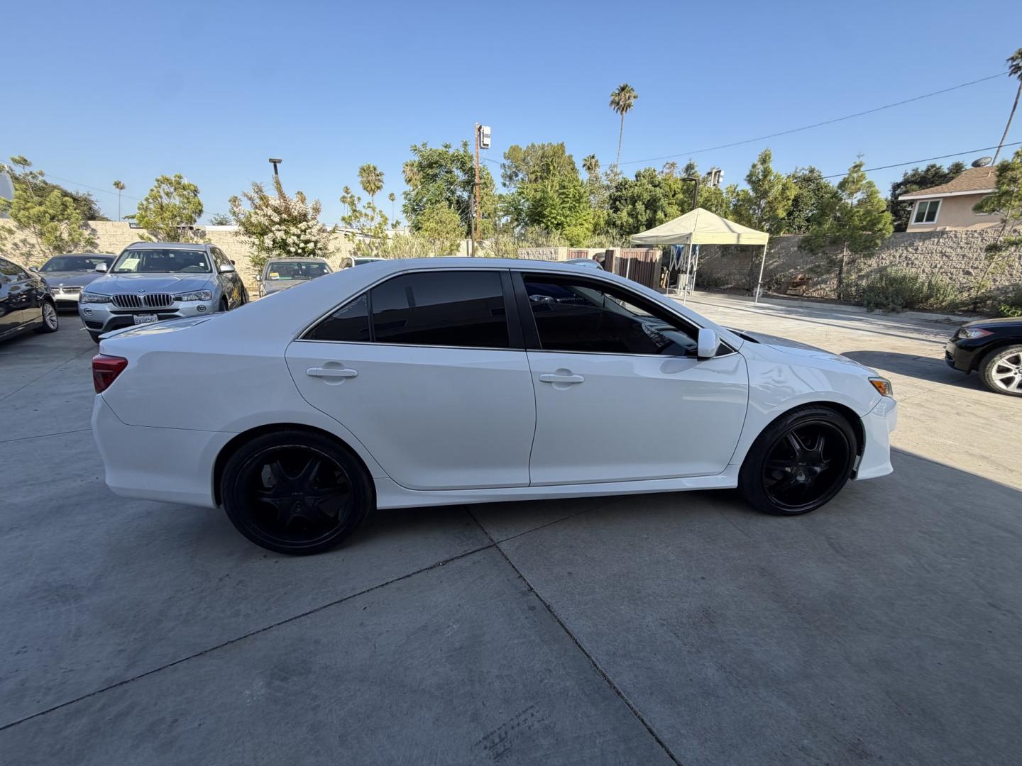 2014 White Toyota Camry SE (4T1BF1FK9EU) with an 2.5L L4 DOHC 16V engine, 6-Speed Automatic transmission, located at 30 S. Berkeley Avenue, Pasadena, CA, 91107, (626) 248-7567, 34.145447, -118.109398 - Back up camera! Bluetooth! Fog Lights! Premium Wheels! This Toyota looks and drives good. Climate Control! Heate! Low Miles! This Camry SE looks and drives good. It comes well equipped with, Power Driver Seat,Power Passenger Seat,Tire Pressure Monitor , climate control, and a lot more . Call us wi - Photo#16