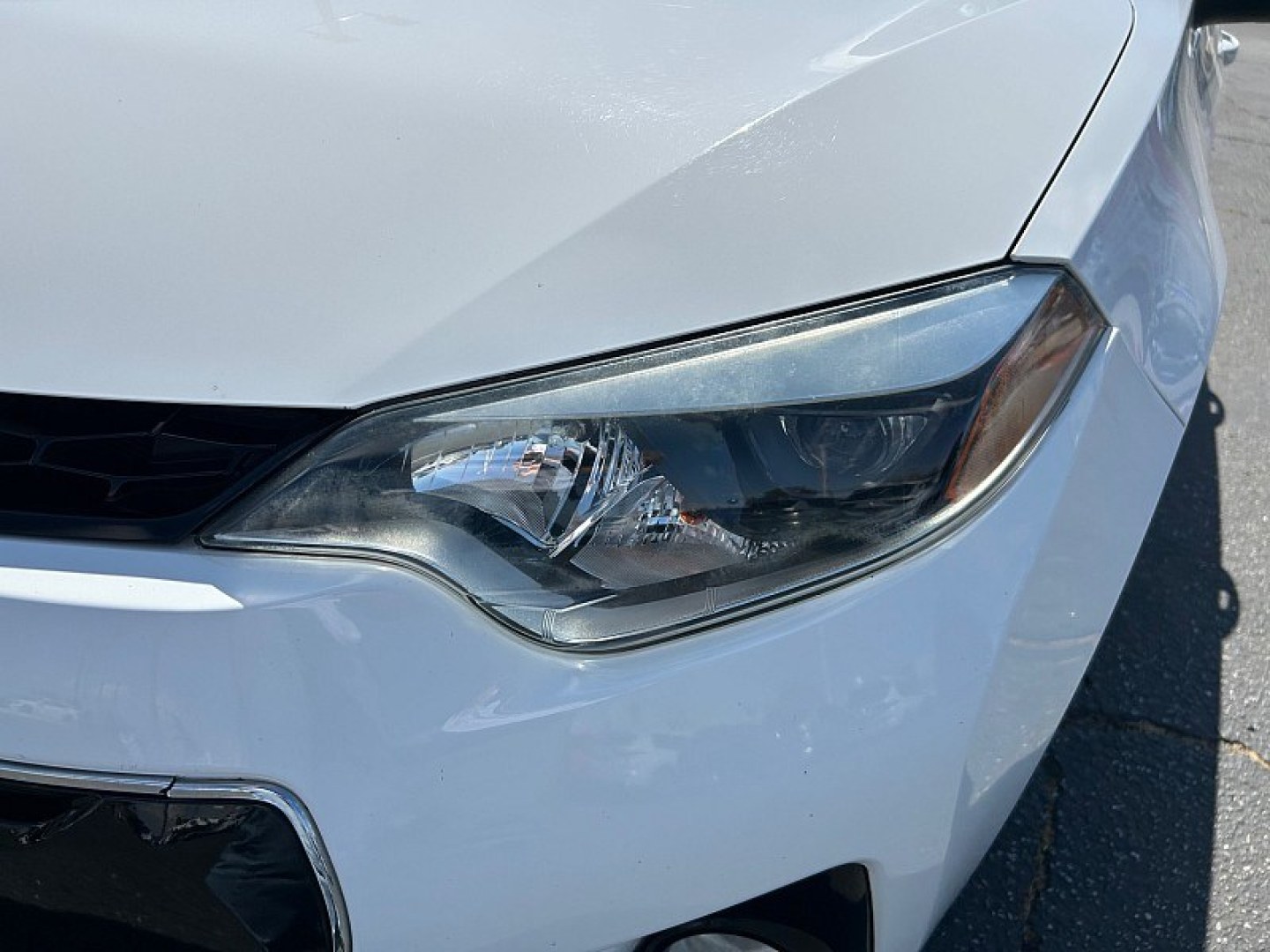 2014 White Toyota Corolla (5YFBURHE5EP) with an 4-Cyl 1.8 Liter engine, Auto CVTi-S w/Man Mode transmission, located at 412 Auto Vista Drive, Palmdale, 93551, (661) 945-0620, 34.592636, -118.136681- Photo#9