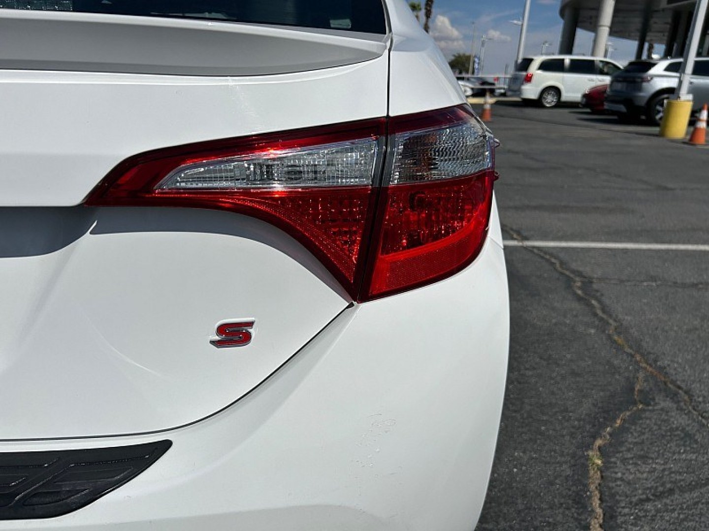 2014 White Toyota Corolla (5YFBURHE5EP) with an 4-Cyl 1.8 Liter engine, Auto CVTi-S w/Man Mode transmission, located at 412 Auto Vista Drive, Palmdale, 93551, (661) 945-0620, 34.592636, -118.136681- Photo#10