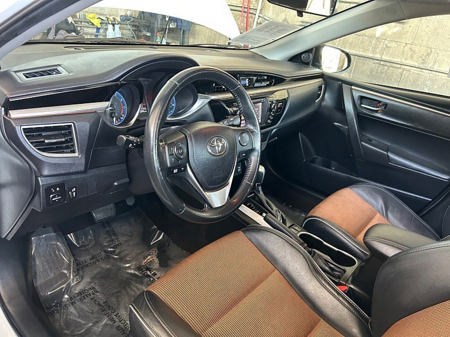 2014 White Toyota Corolla (5YFBURHE5EP) with an 4-Cyl 1.8 Liter engine, Auto CVTi-S w/Man Mode transmission, located at 412 Auto Vista Drive, Palmdale, 93551, (661) 945-0620, 34.592636, -118.136681- Photo#17