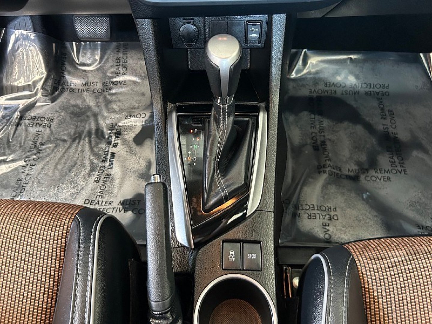 2014 White Toyota Corolla (5YFBURHE5EP) with an 4-Cyl 1.8 Liter engine, Auto CVTi-S w/Man Mode transmission, located at 412 Auto Vista Drive, Palmdale, 93551, (661) 945-0620, 34.592636, -118.136681- Photo#22