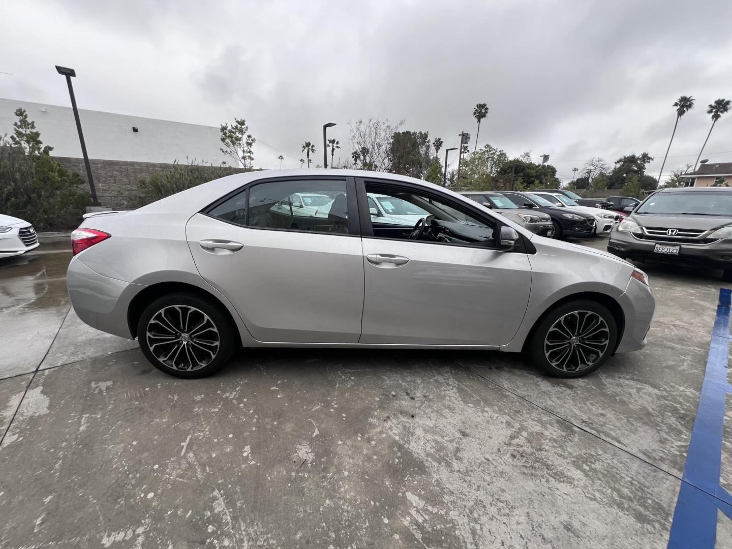 2015 Silver Metallic /Black Toyota Corolla L 4-Speed AT (5YFBURHE9FP) with an 1.8L L4 DOHC 16V engine, 4-Speed Automatic transmission, located at 30 S. Berkeley Avenue, Pasadena, CA, 91107, (626) 248-7567, 34.145447, -118.109398 - Photo#5
