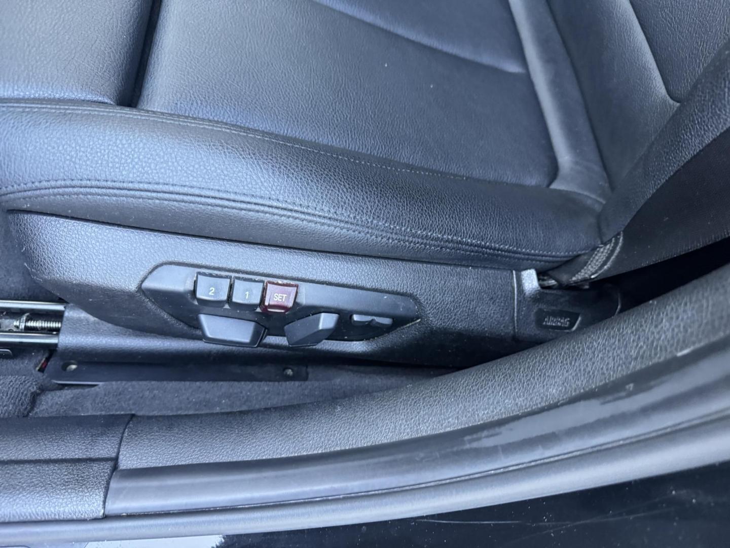 2015 BLACK /Black BMW 3-Series 320i Sedan (WBA3B1C56FK) with an 2.0L L4 DOHC 16V engine, 8-Speed Automatic transmission, located at 30 S. Berkeley Avenue, Pasadena, CA, 91107, (626) 248-7567, 34.145447, -118.109398 - For sale at Crown City Motors, 30 S Berkeley Ave, Pasadena, CA 91107: a sleek and sophisticated 2015 BMW 320i, loaded with premium features for an exceptional driving experience. This compact luxury sedan is equipped with navigation, a moonroof, a backup camera, and the coveted Premium Package, maki - Photo#11