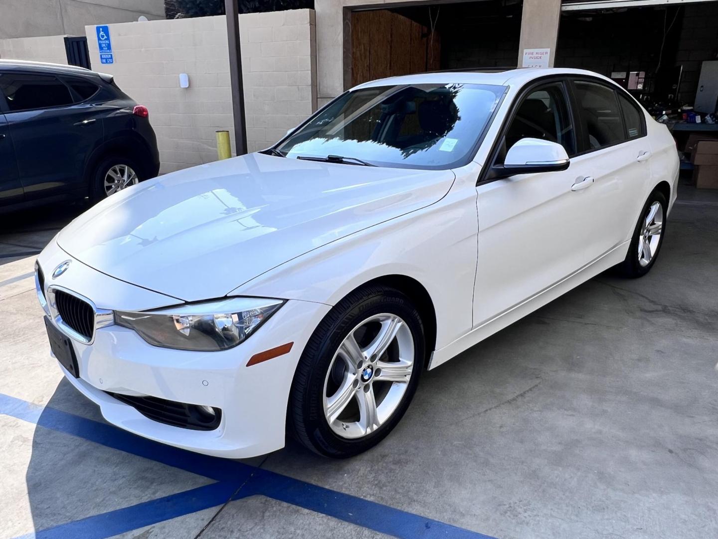 2015 White BMW 3-Series 328i SULEV (WBA3C1C56FK) with an 2.0L L4 DOHC 16V engine, 8-Speed Automatic transmission, located at 30 S. Berkeley Avenue, Pasadena, CA, 91107, (626) 248-7567, 34.145447, -118.109398 - Crown City Motors is a used “Buy Here Pay Here” car dealer in Pasadena CA. “Buy Here Pay Here” financing, means that when you purchase your vehicle from our dealership, that you make the payments to the dealership as well. We do not need the banks approval to get you approved for a used auto - Photo#12